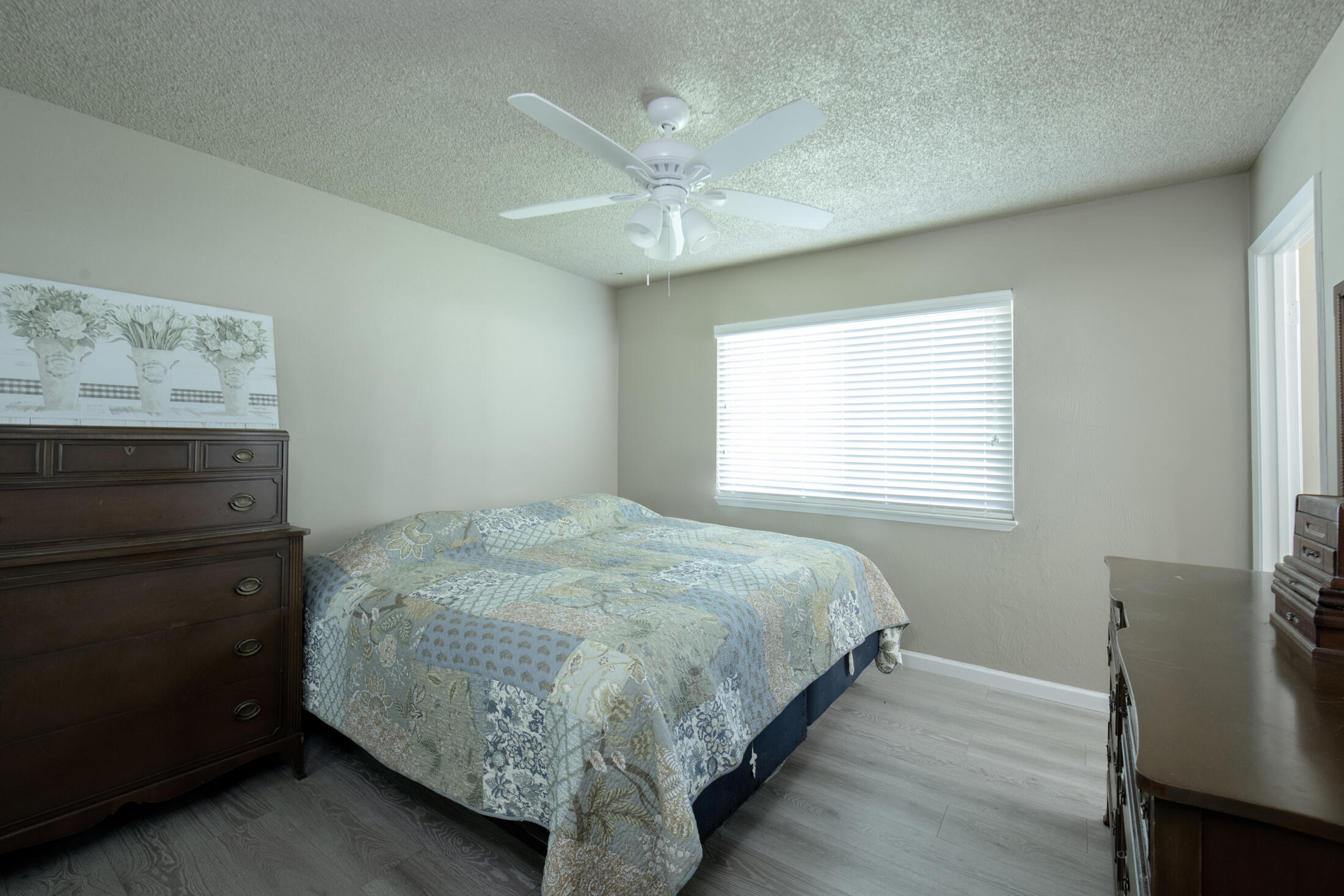 1345 W Evans Ave, Visalia, CA 93277