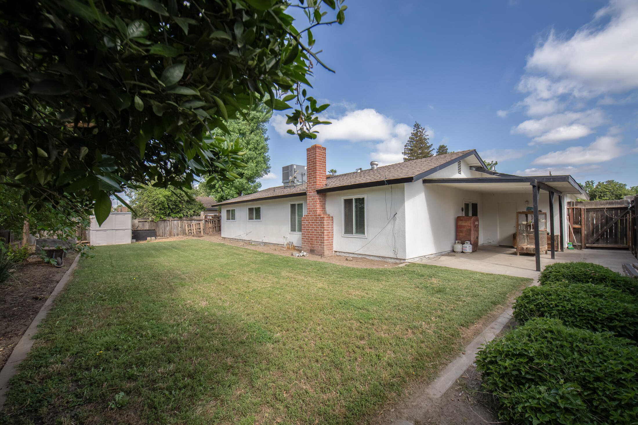 1345 W Evans Ave, Visalia, CA 93277