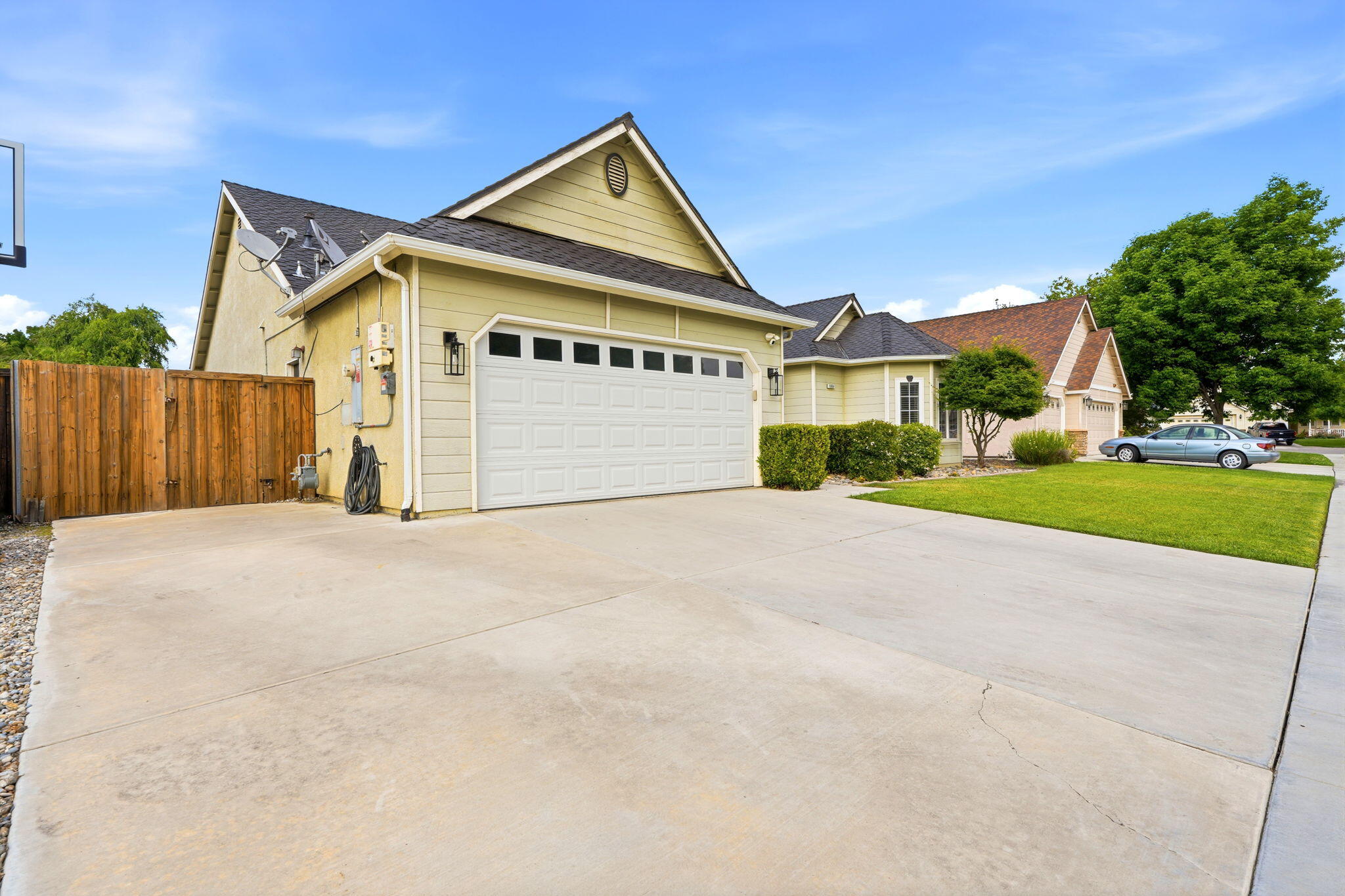 1854 Charles Krug, Tulare, CA 93274