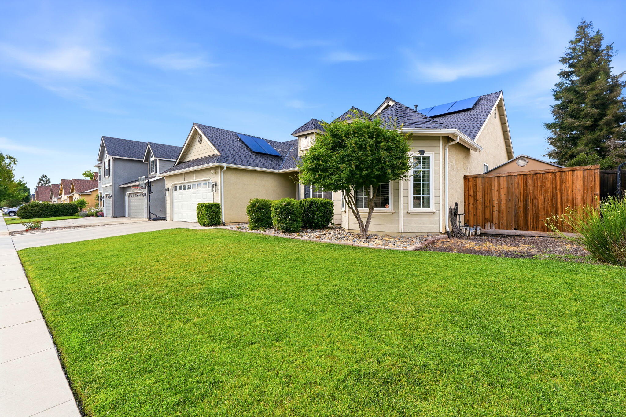 1854 Charles Krug, Tulare, CA 93274