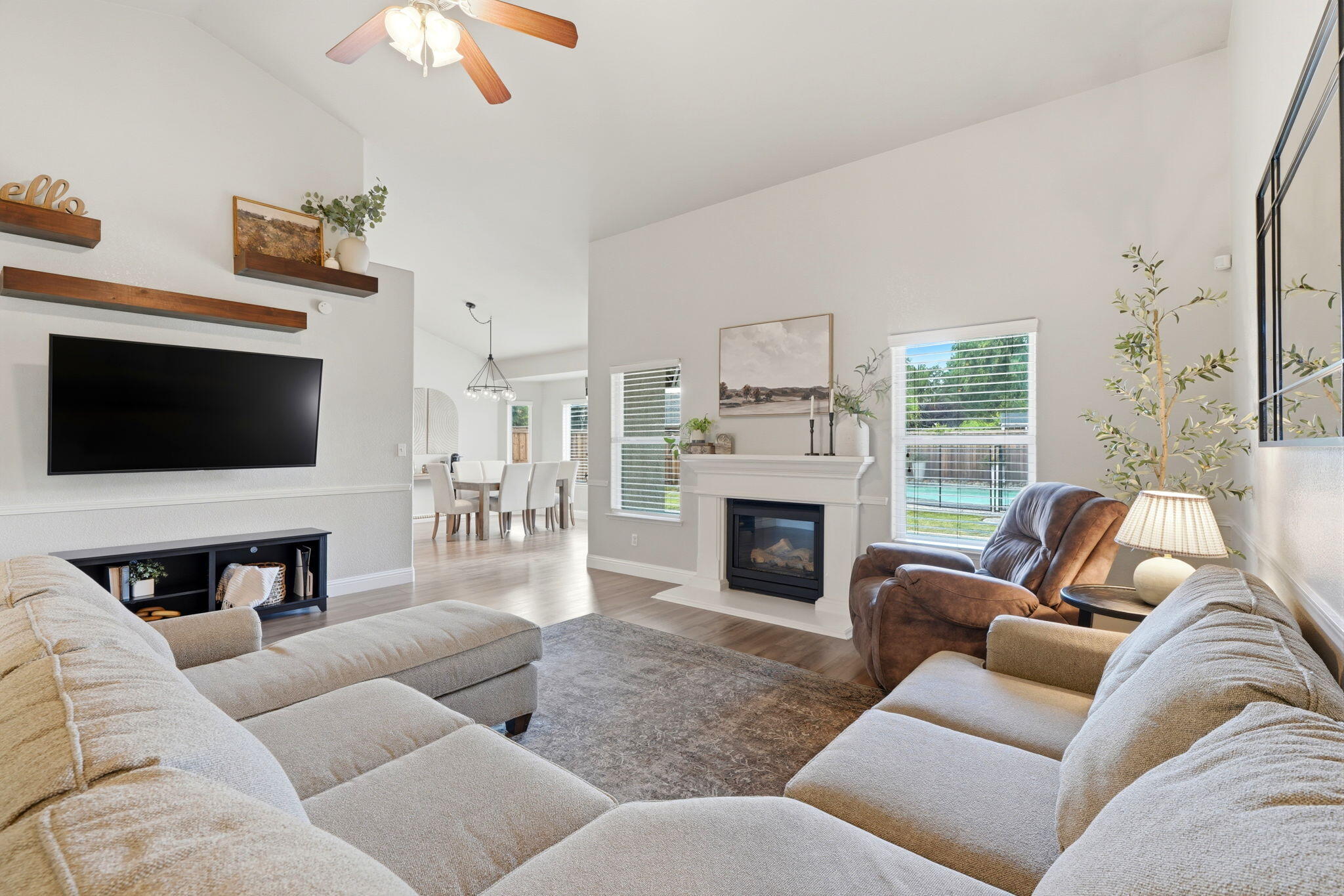 1854 Charles Krug, Tulare, CA 93274