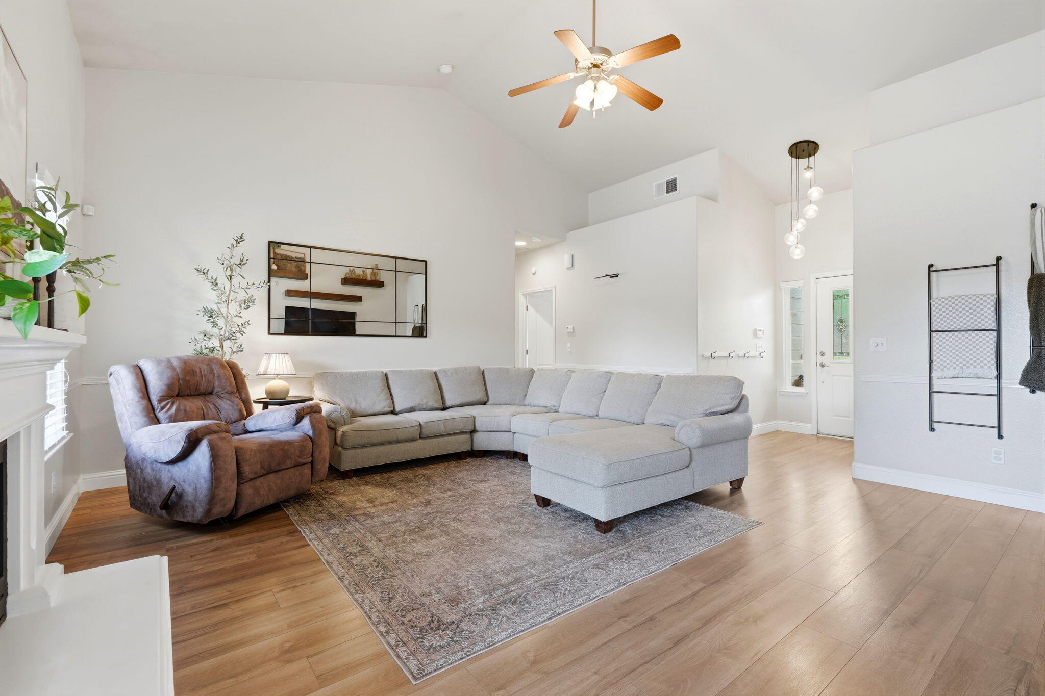 1854 Charles Krug, Tulare, CA 93274