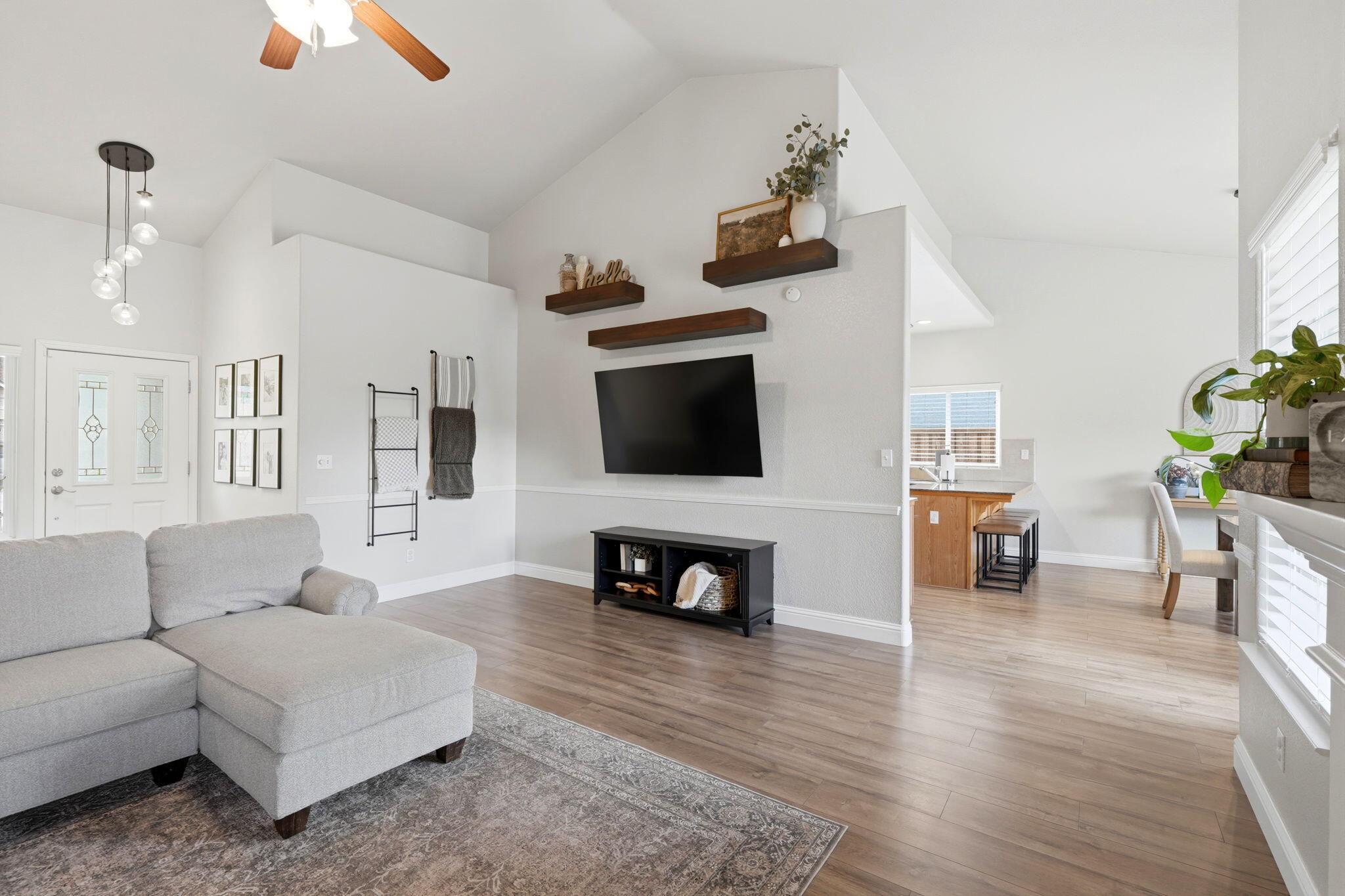 1854 Charles Krug, Tulare, CA 93274