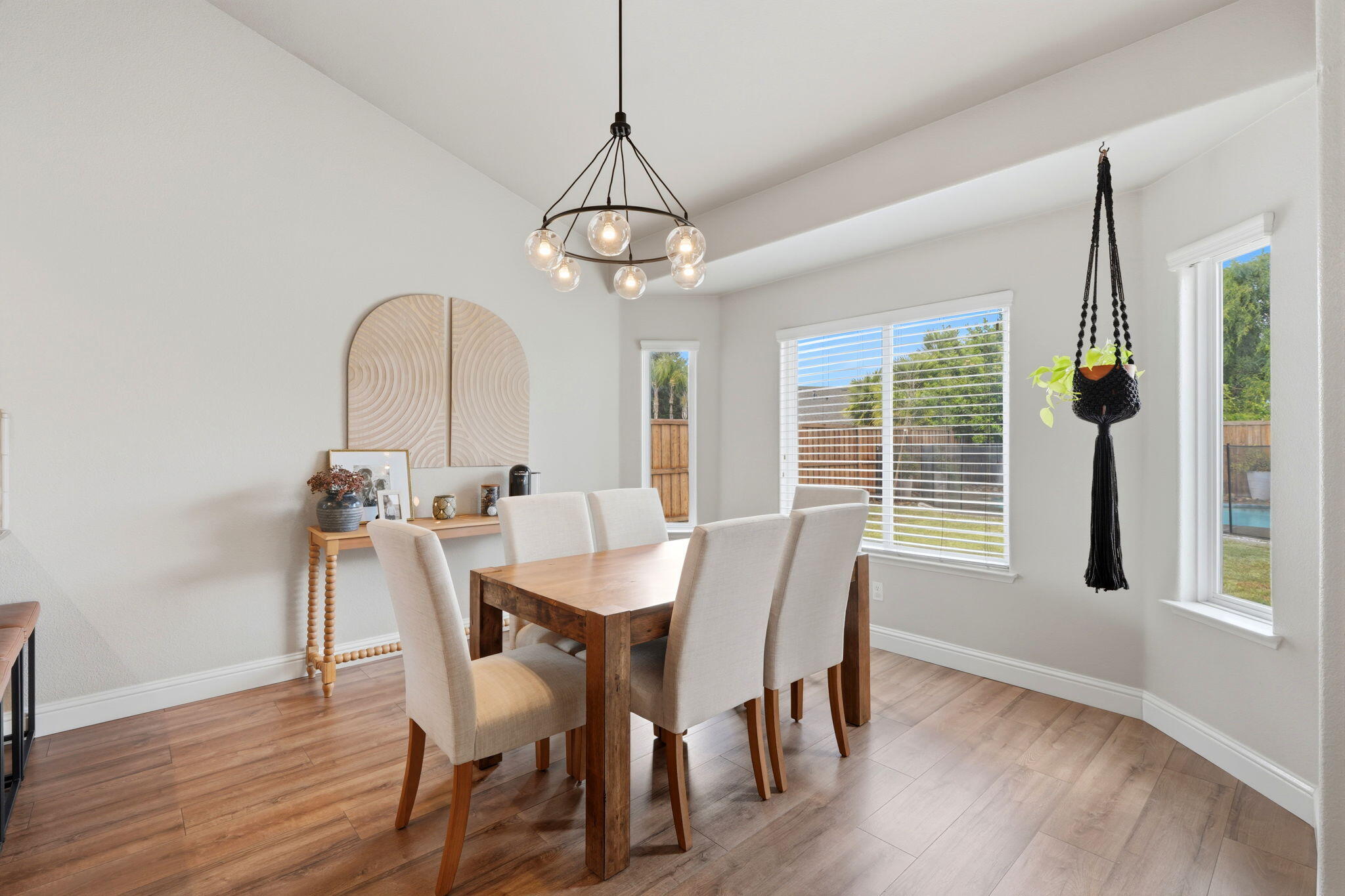 1854 Charles Krug, Tulare, CA 93274