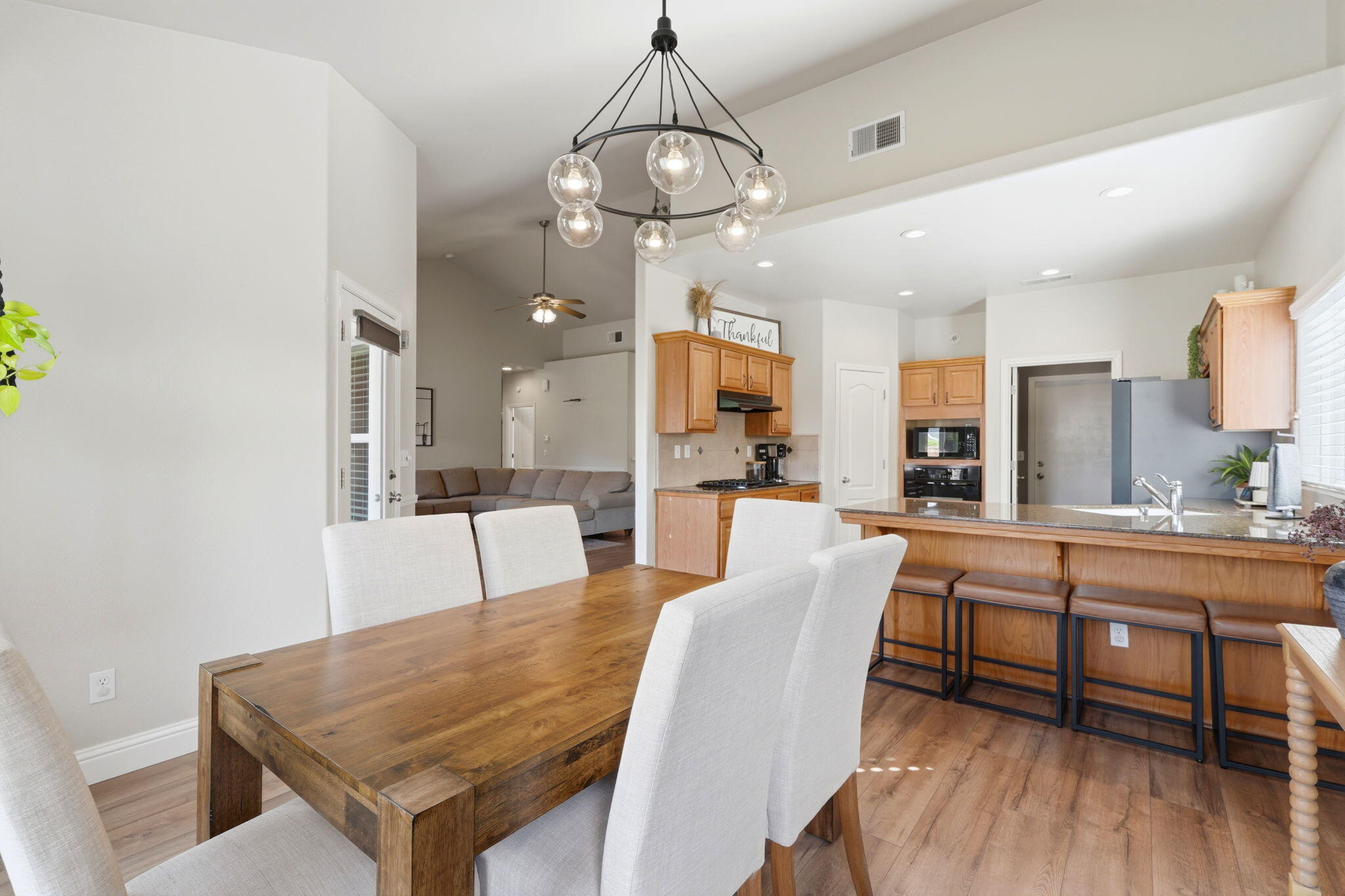 1854 Charles Krug, Tulare, CA 93274