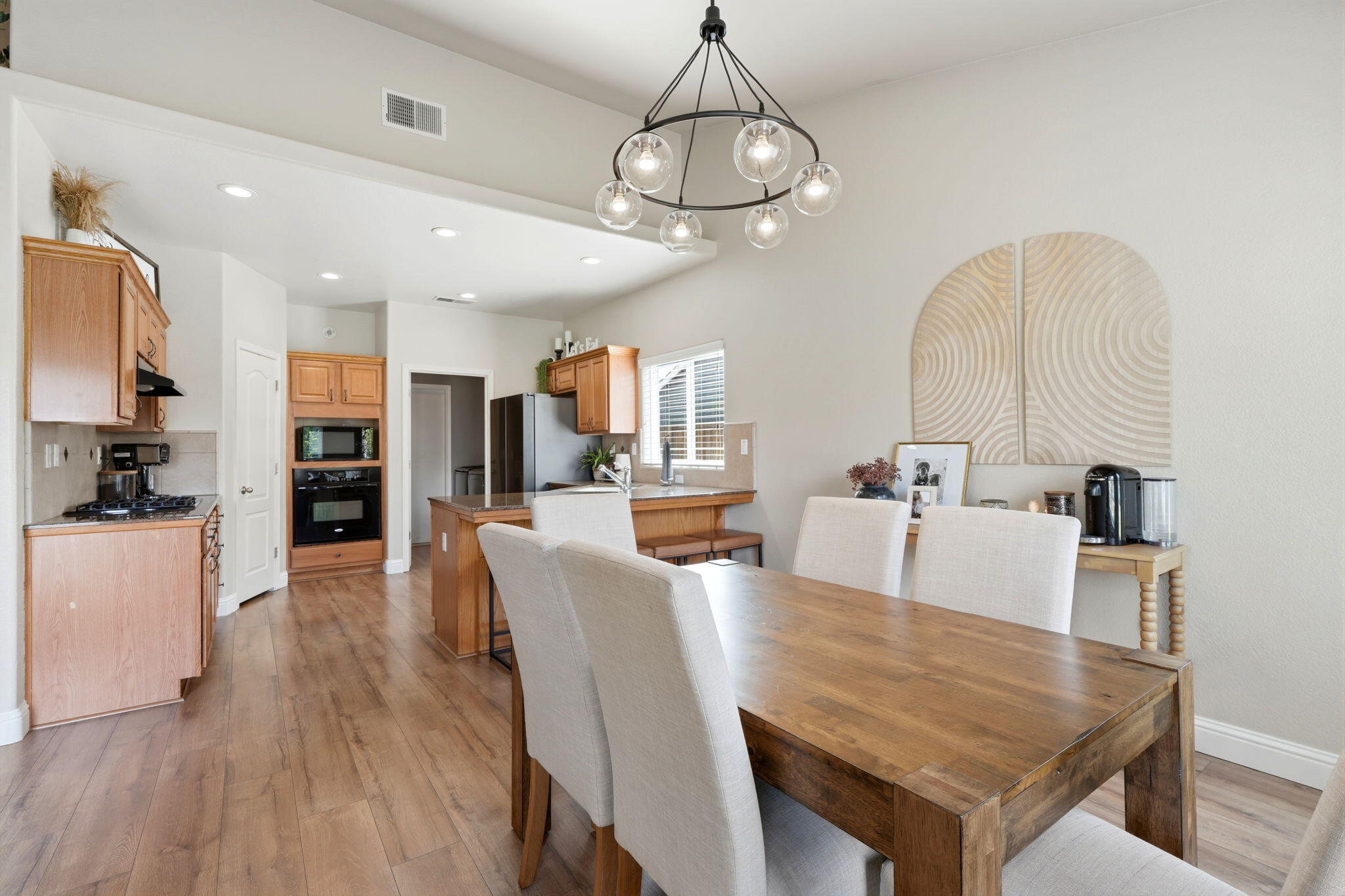 1854 Charles Krug, Tulare, CA 93274