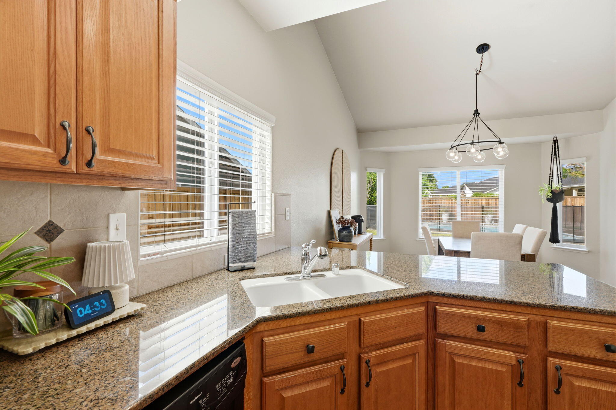 1854 Charles Krug, Tulare, CA 93274