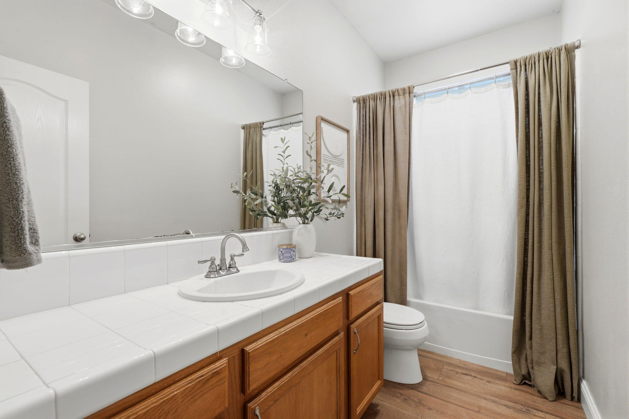 1854 Charles Krug, Tulare, CA 93274