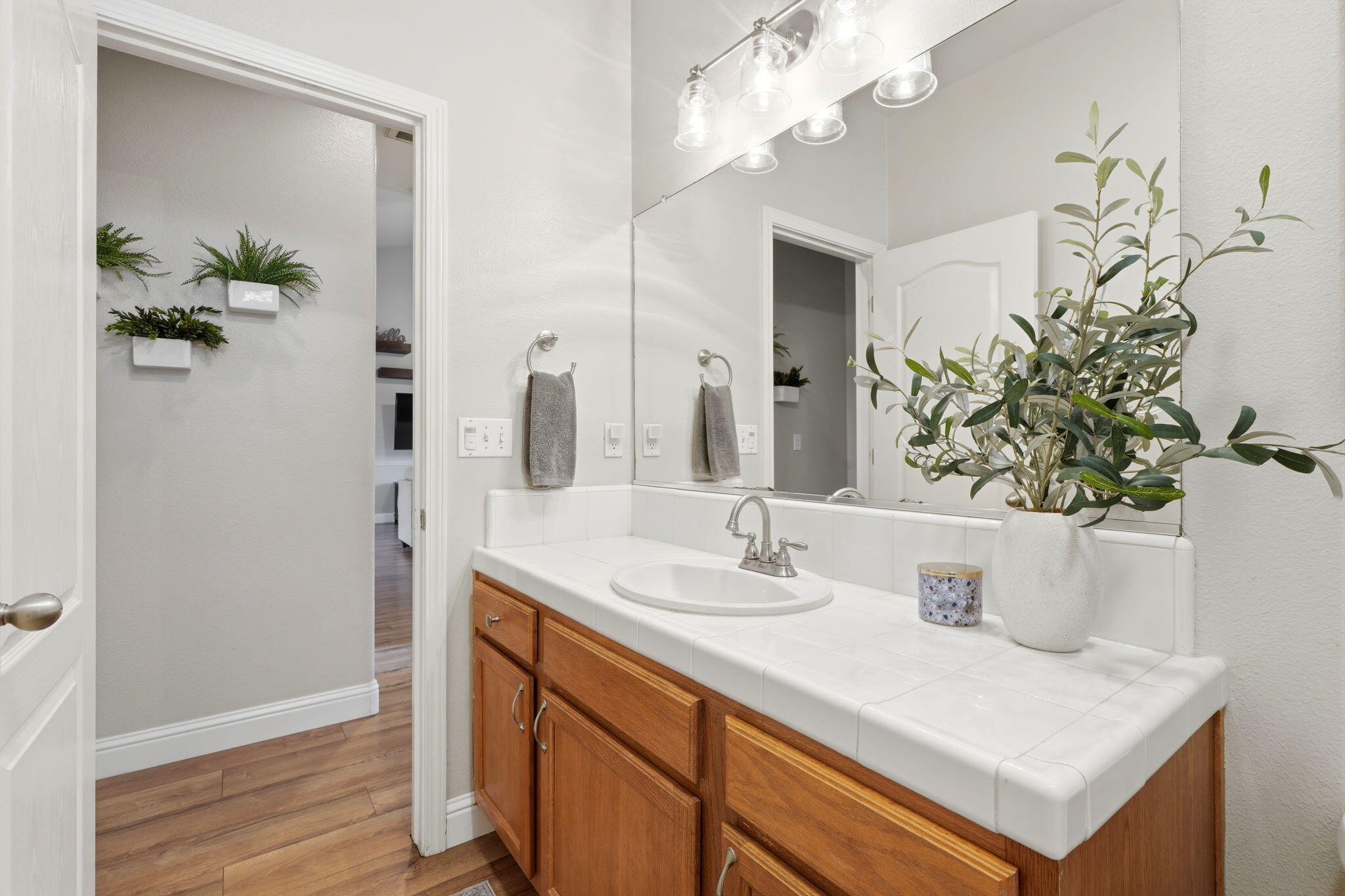 1854 Charles Krug, Tulare, CA 93274