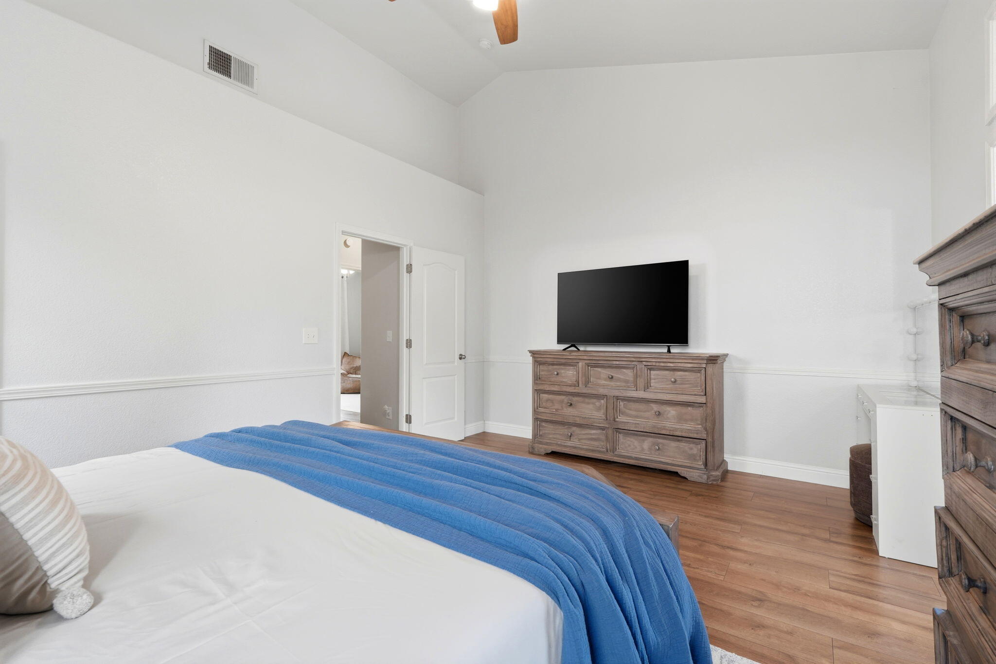 1854 Charles Krug, Tulare, CA 93274