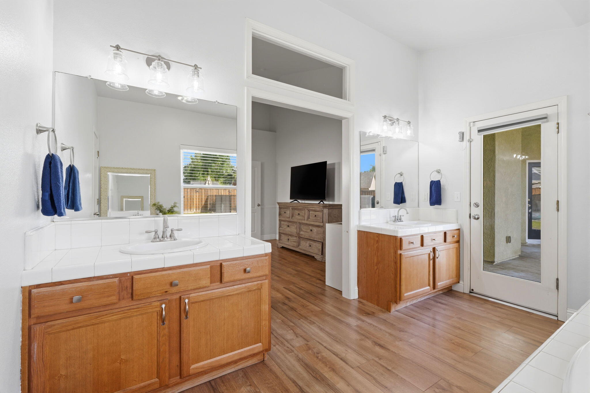 1854 Charles Krug, Tulare, CA 93274