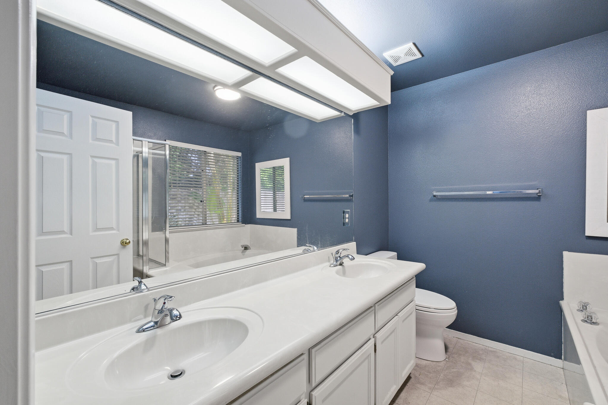 719 E Ferguson Ave, Visalia, CA 93292