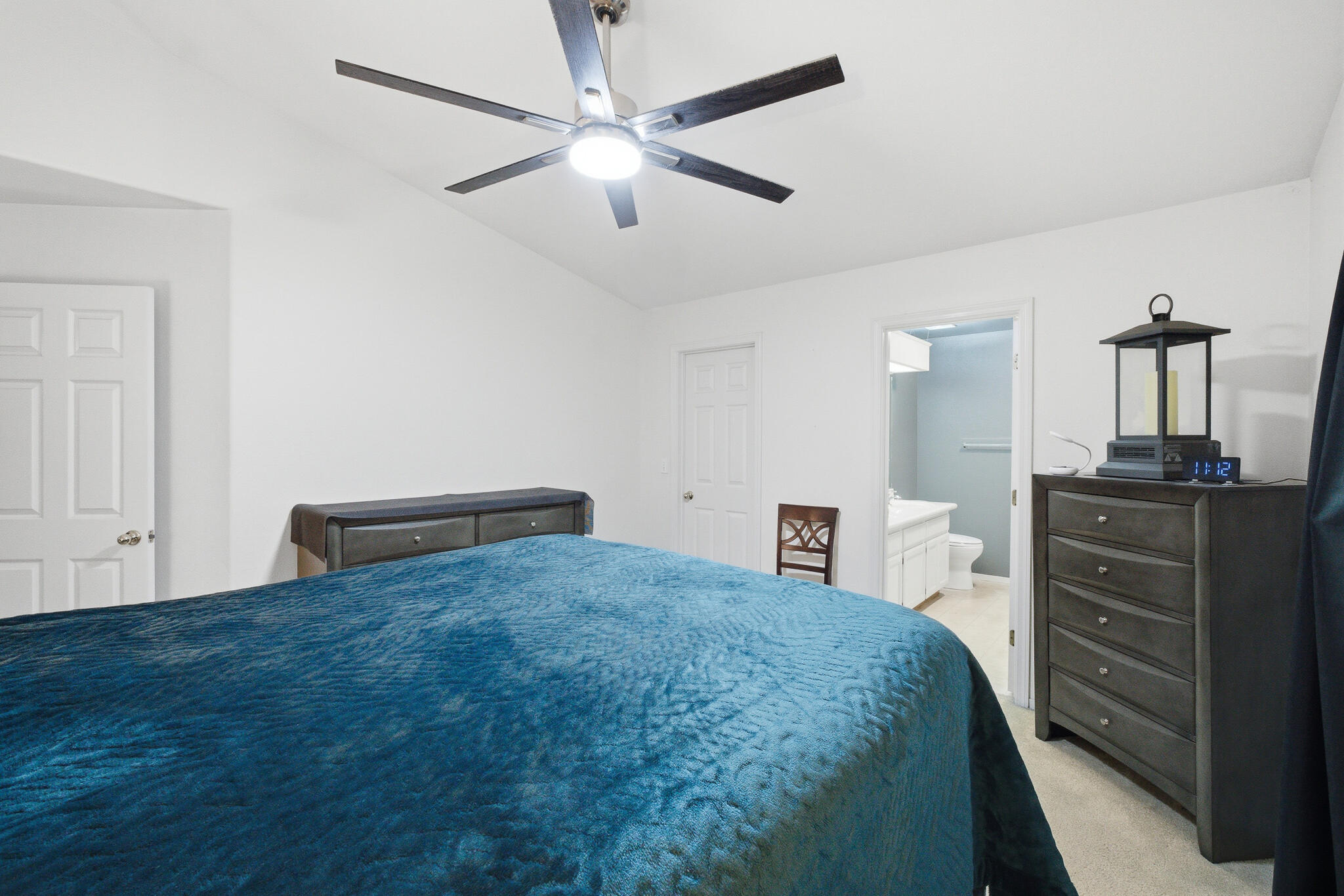 719 E Ferguson Ave, Visalia, CA 93292