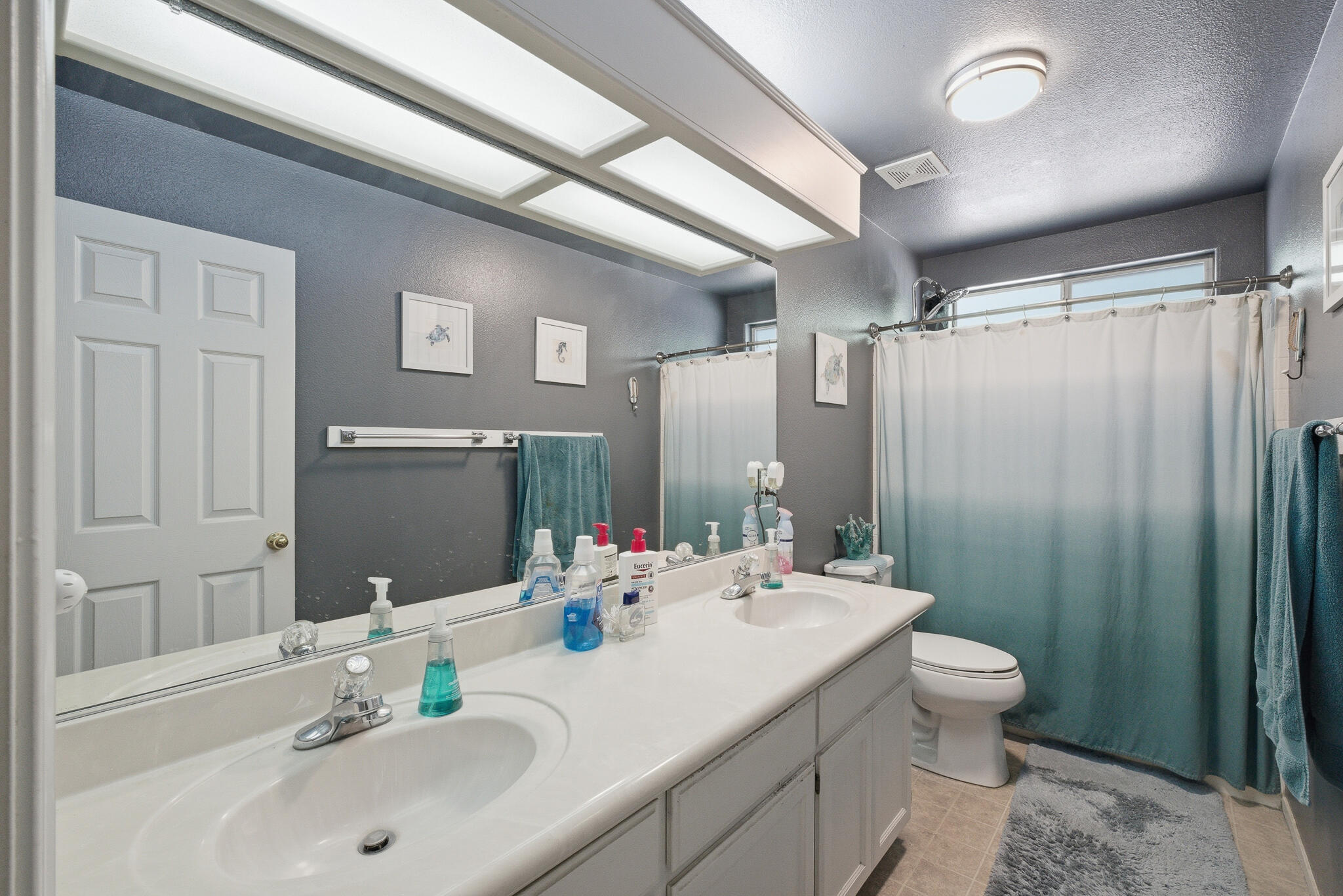 719 E Ferguson Ave, Visalia, CA 93292