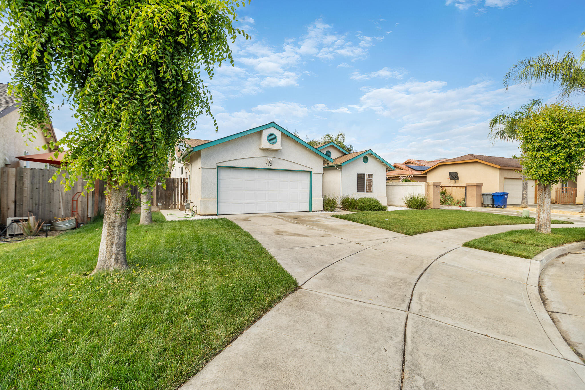 722 W Marilyn Ct, Farmersville, CA 93223