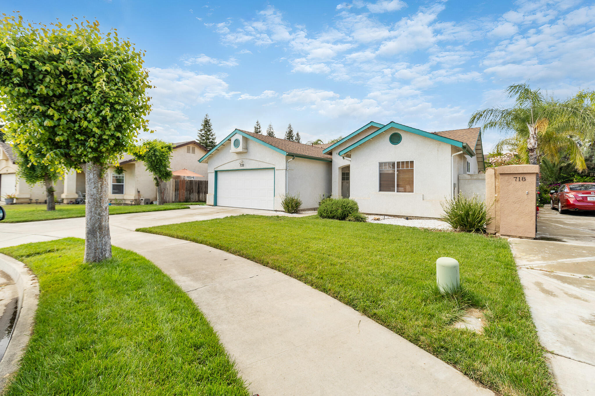 722 W Marilyn Ct, Farmersville, CA 93223