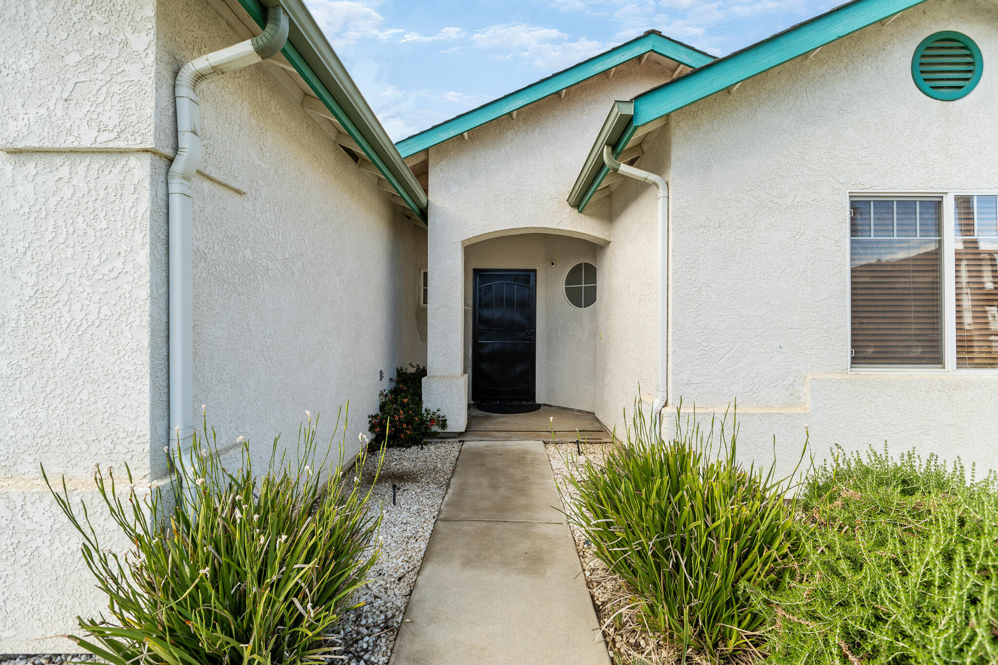 722 W Marilyn Ct, Farmersville, CA 93223