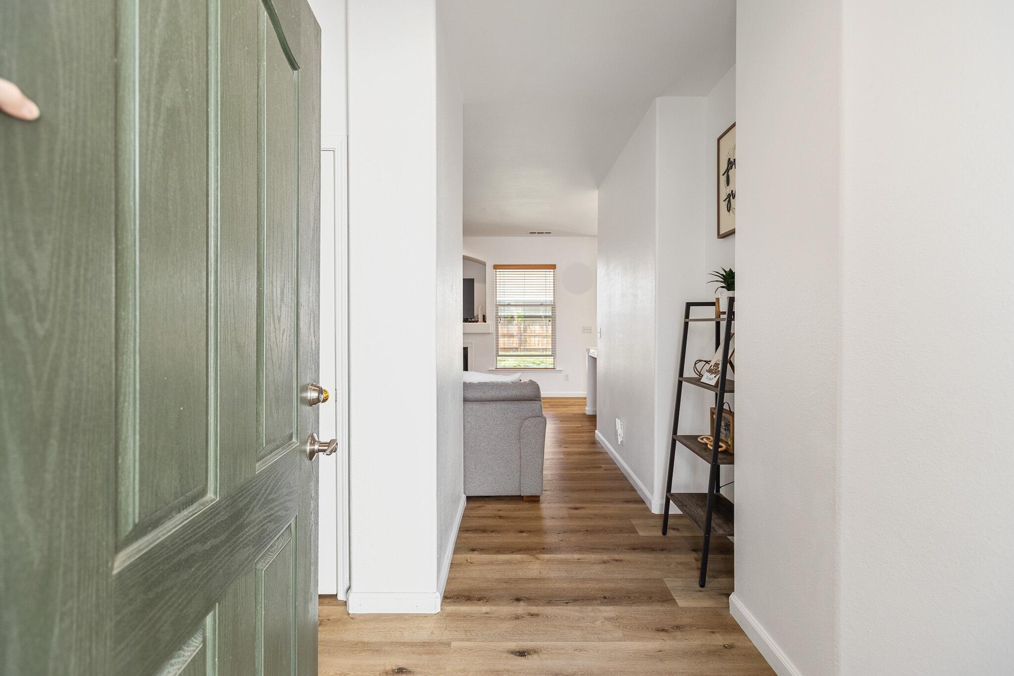 722 W Marilyn Ct, Farmersville, CA 93223