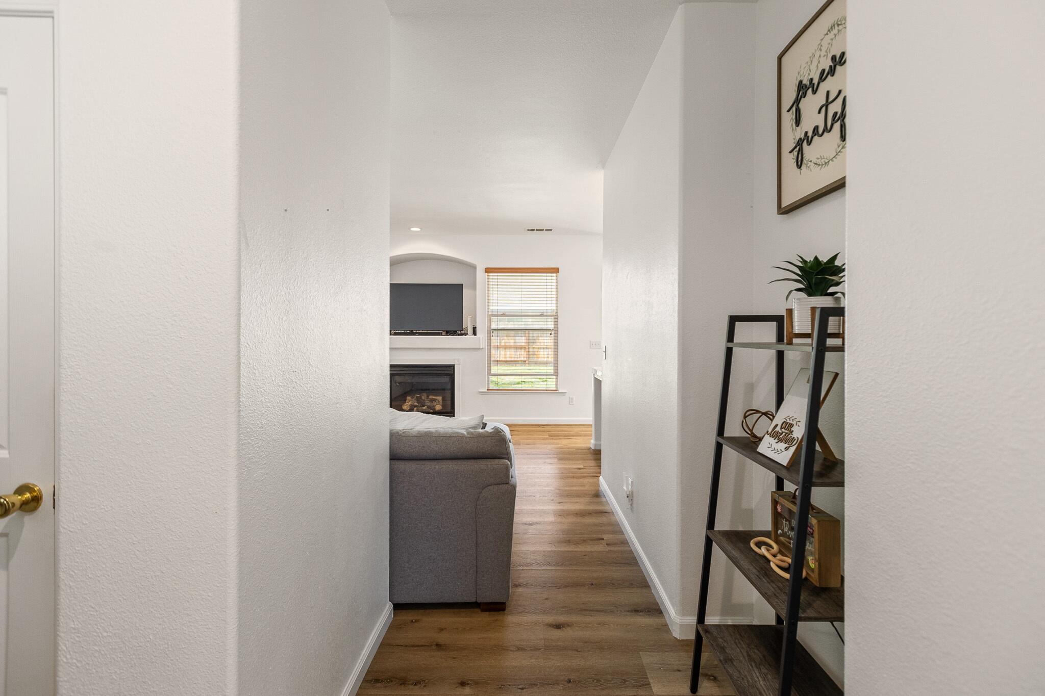 722 W Marilyn Ct, Farmersville, CA 93223