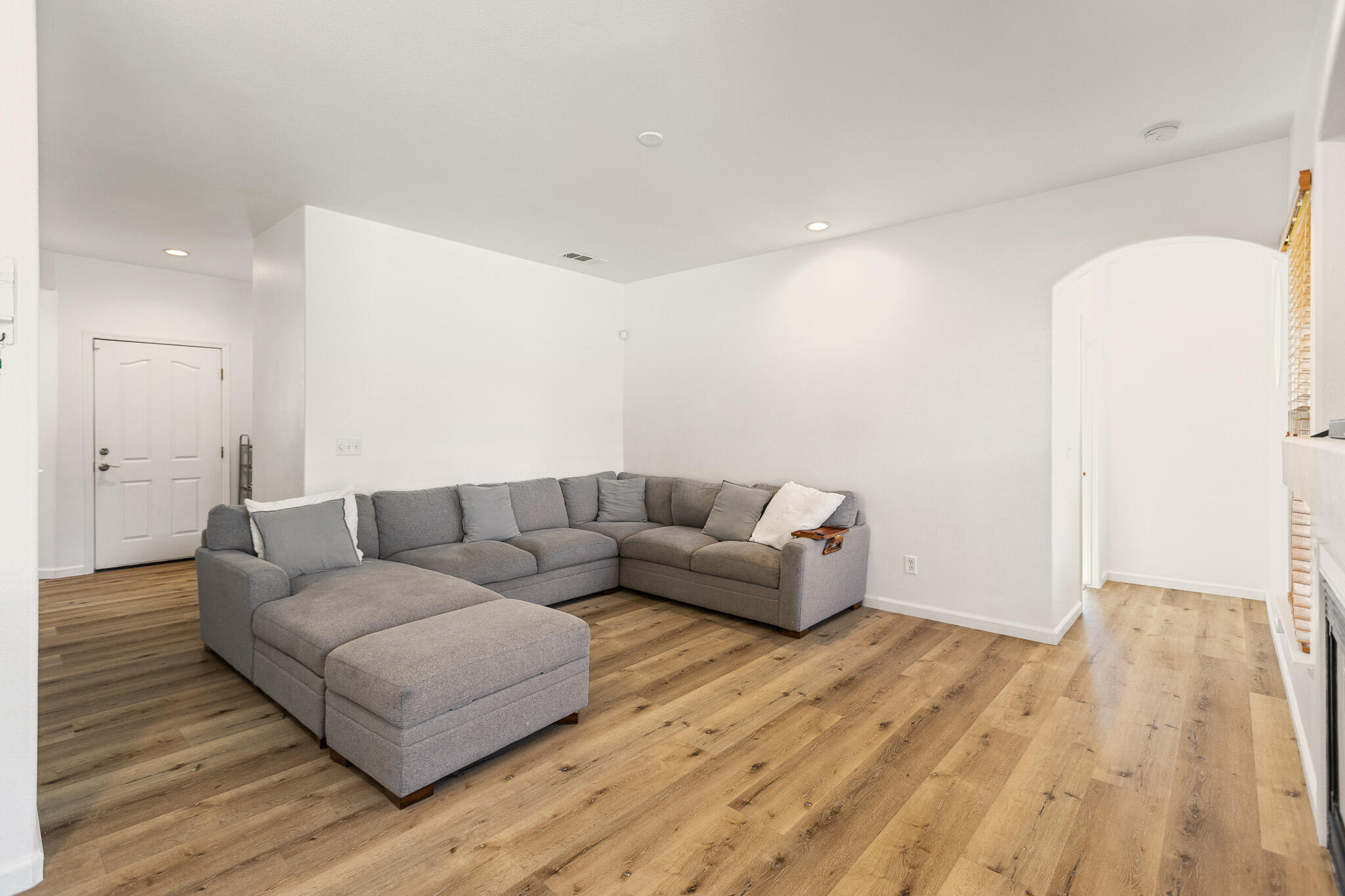 722 W Marilyn Ct, Farmersville, CA 93223