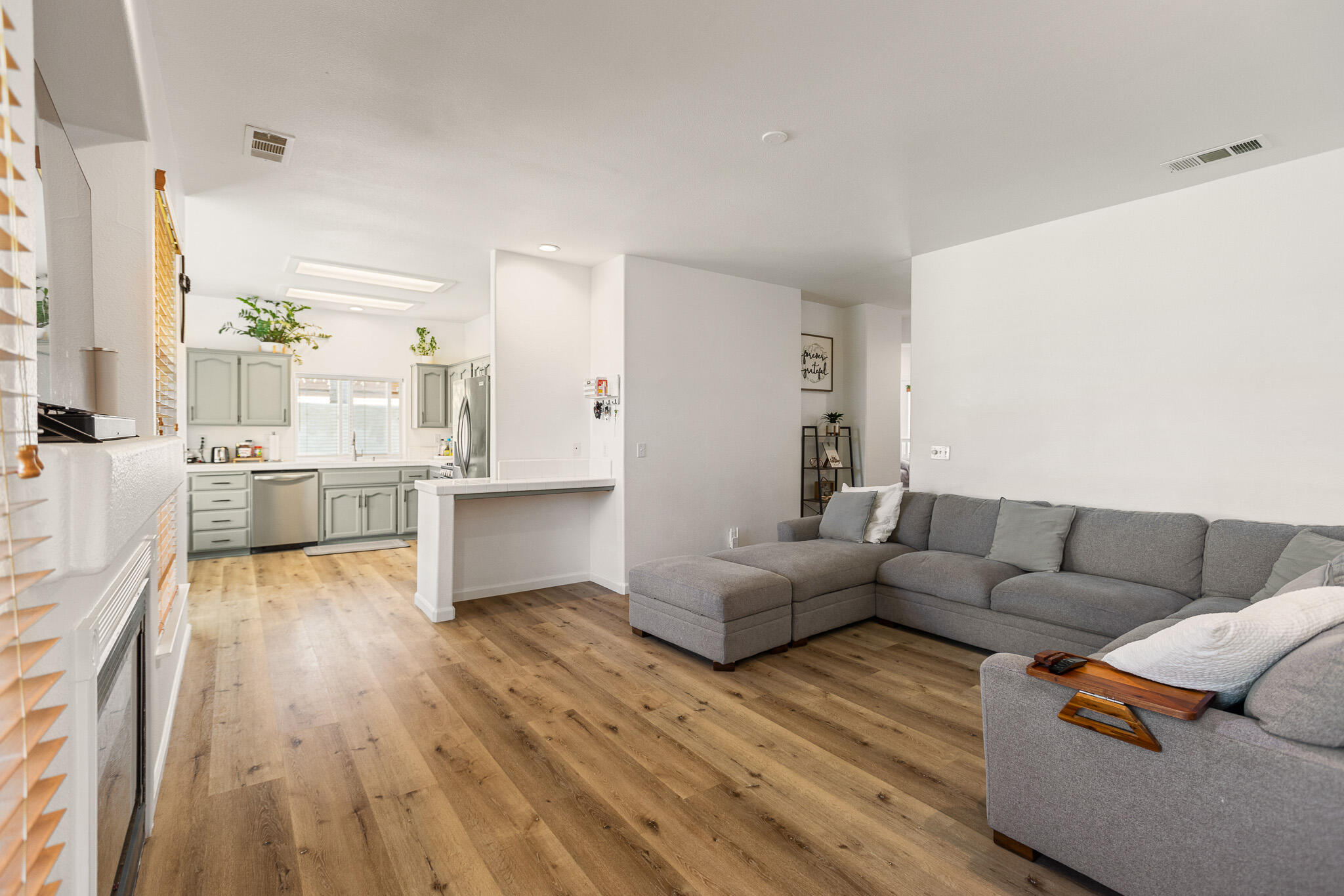 722 W Marilyn Ct, Farmersville, CA 93223