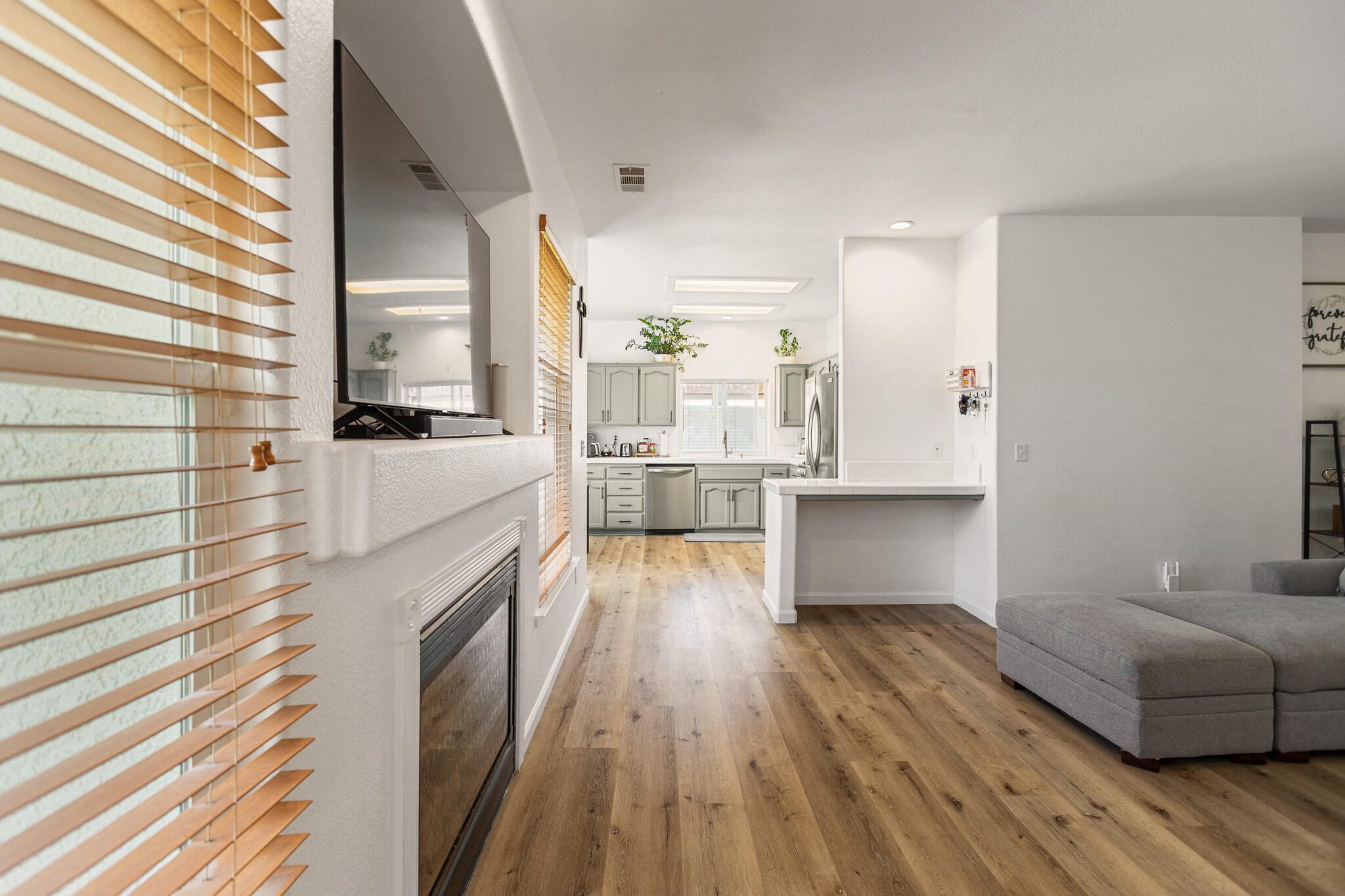 722 W Marilyn Ct, Farmersville, CA 93223