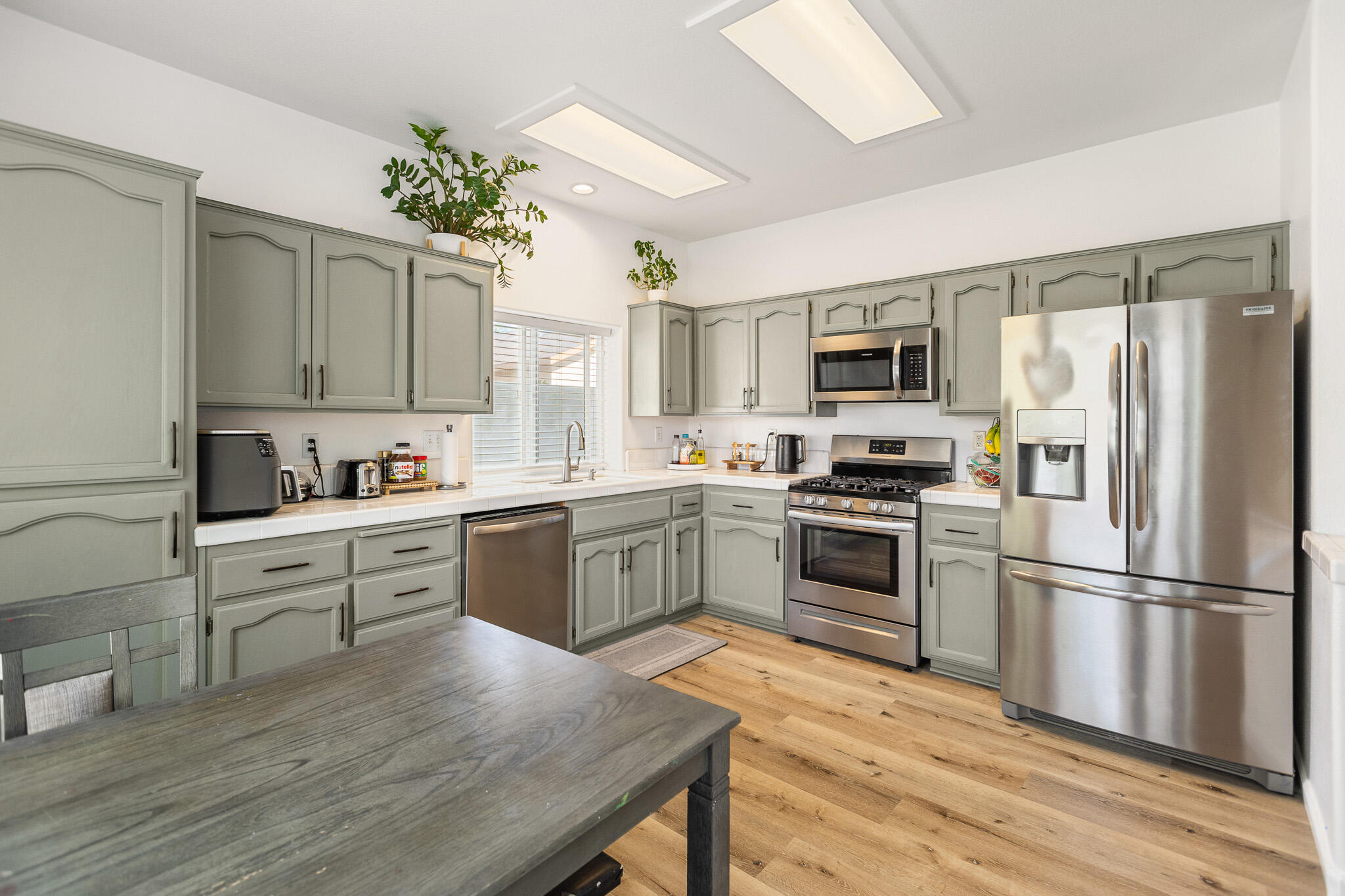 722 W Marilyn Ct, Farmersville, CA 93223