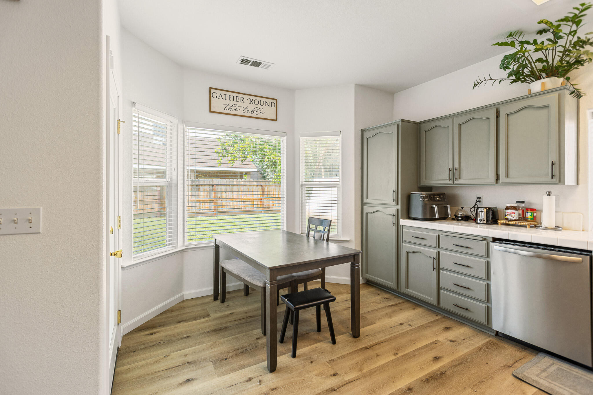 722 W Marilyn Ct, Farmersville, CA 93223