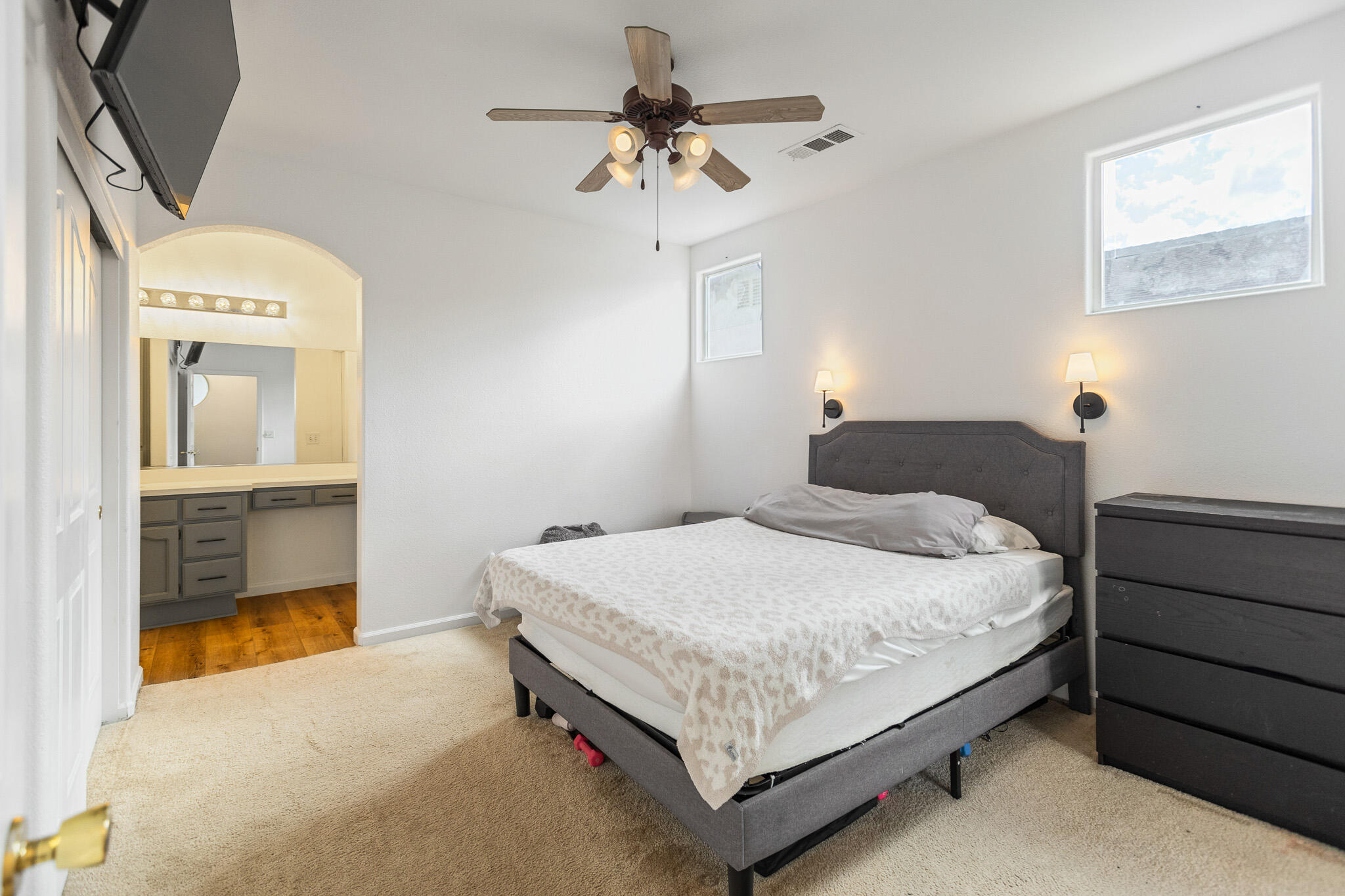 722 W Marilyn Ct, Farmersville, CA 93223