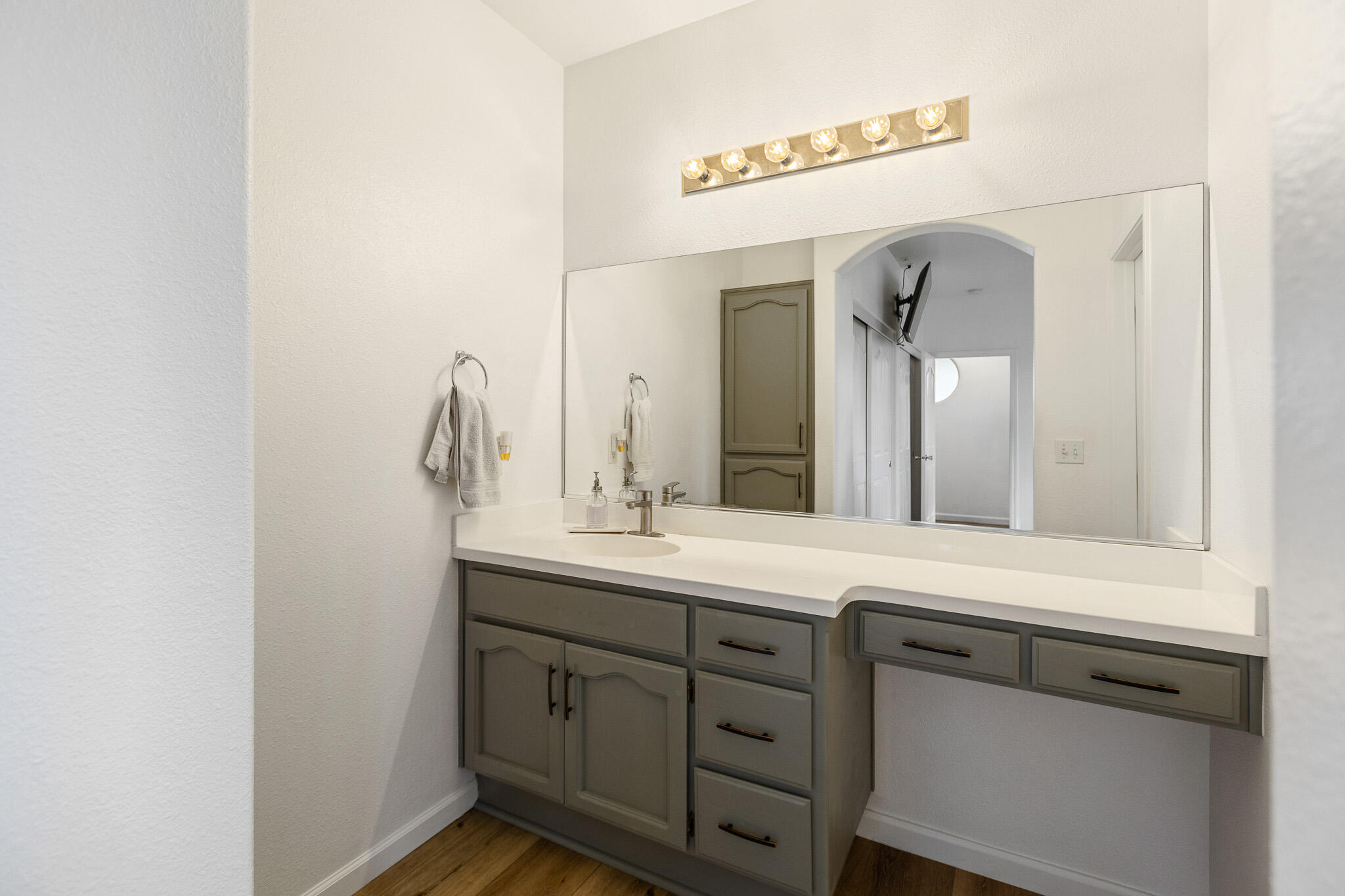 722 W Marilyn Ct, Farmersville, CA 93223