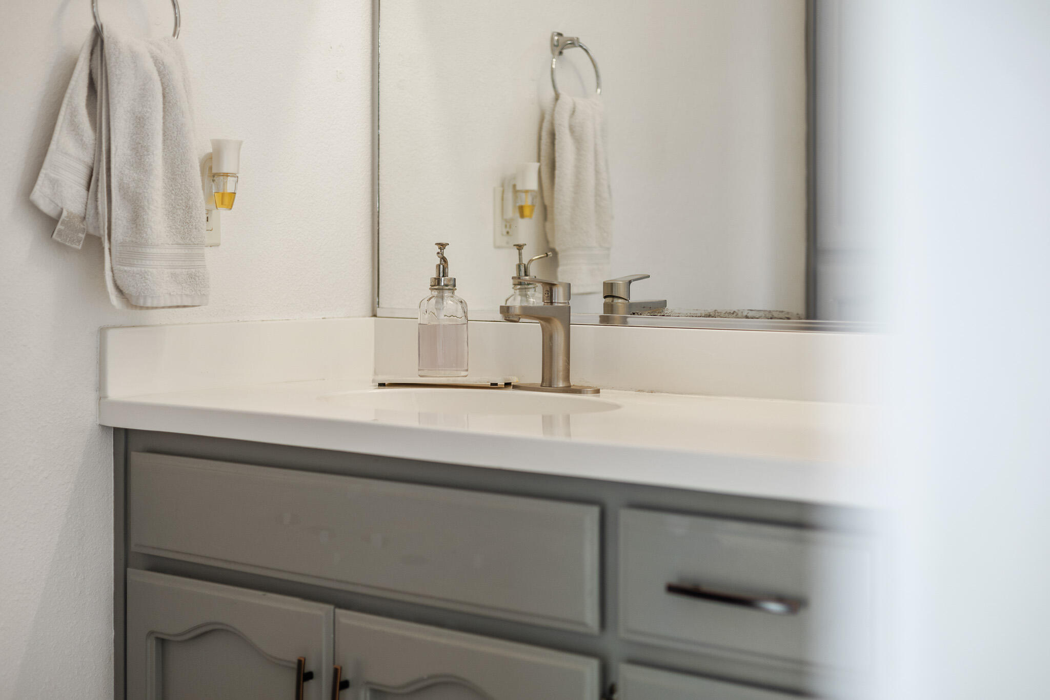 722 W Marilyn Ct, Farmersville, CA 93223