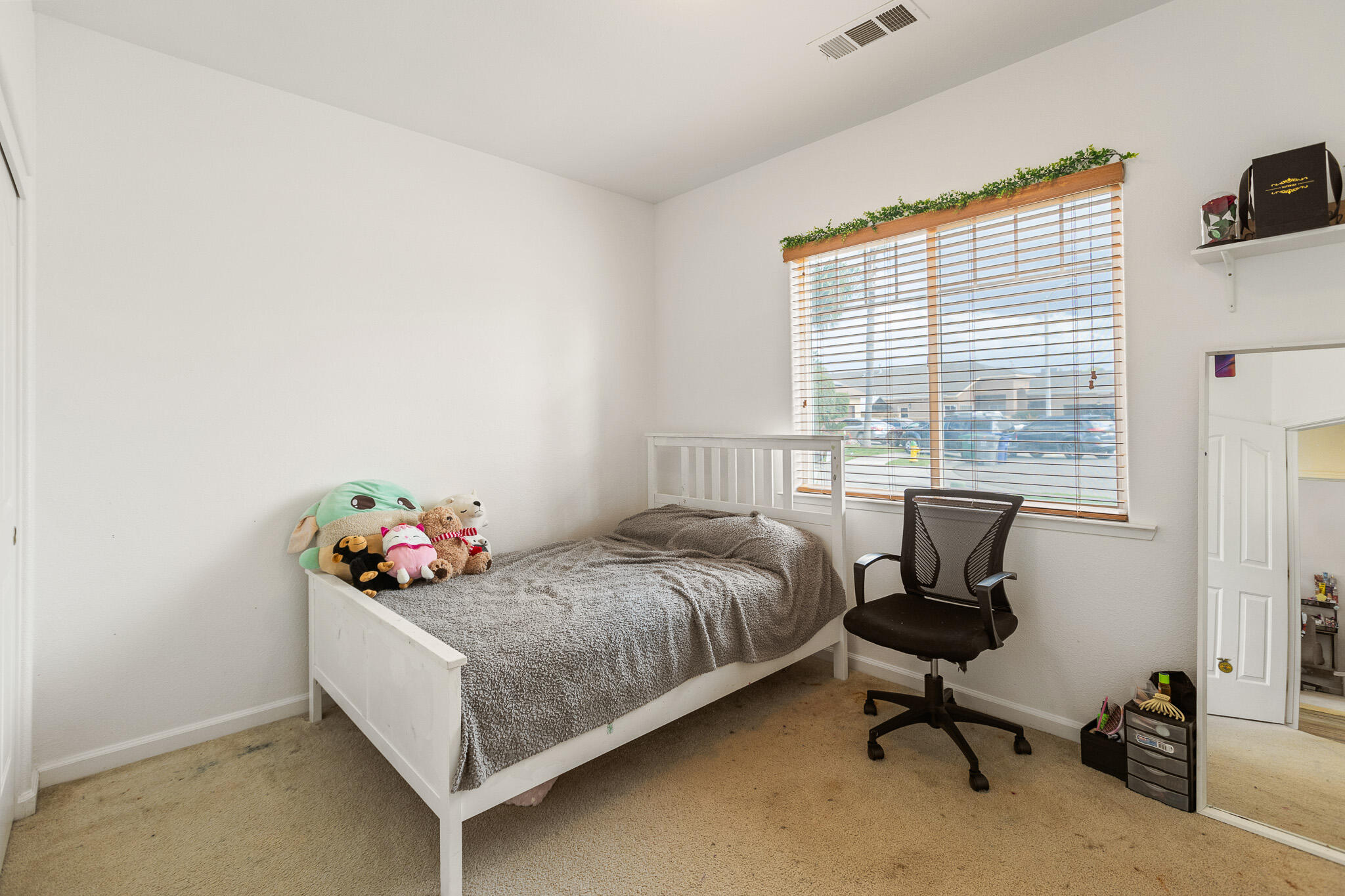 722 W Marilyn Ct, Farmersville, CA 93223