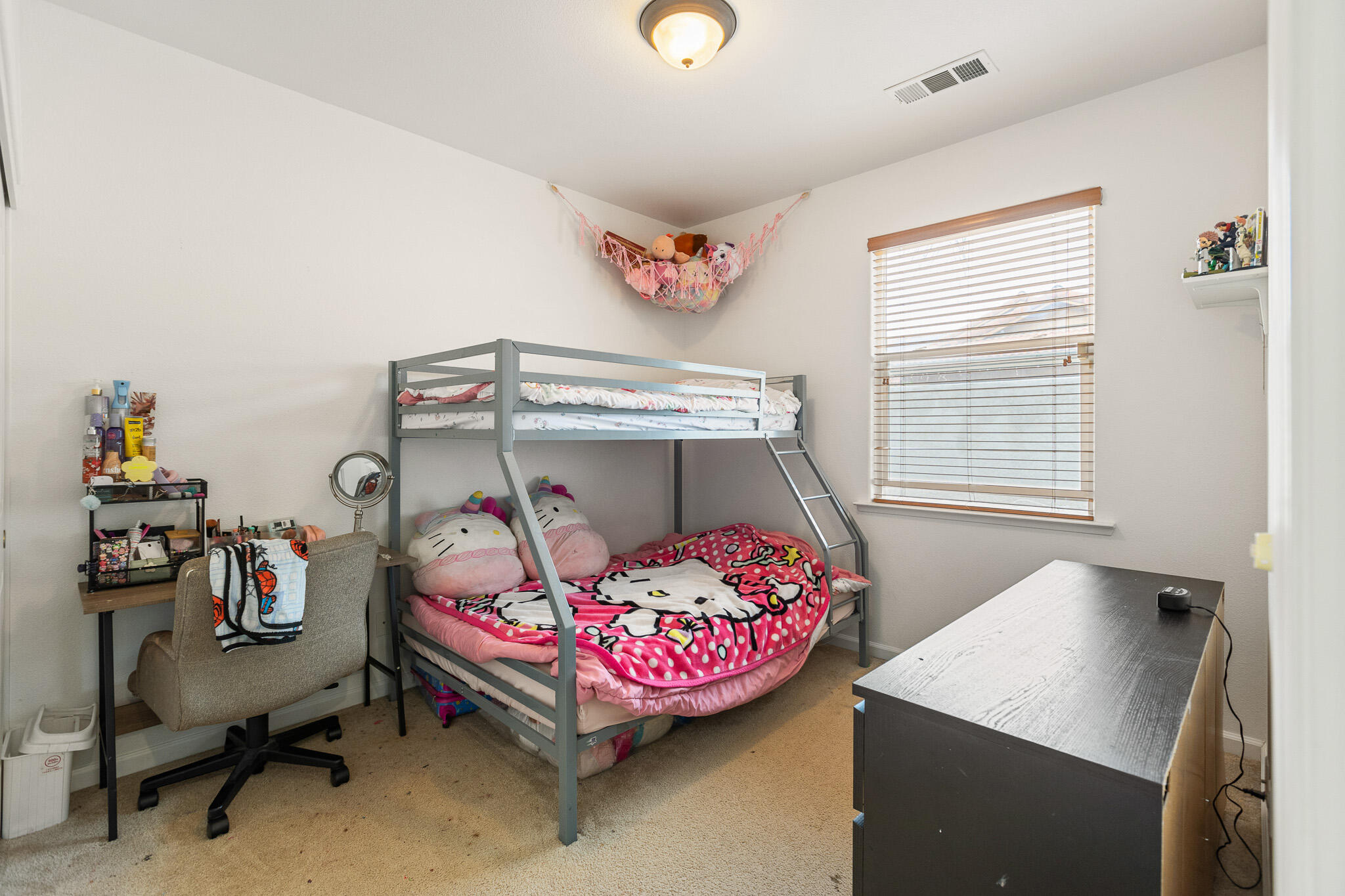 722 W Marilyn Ct, Farmersville, CA 93223