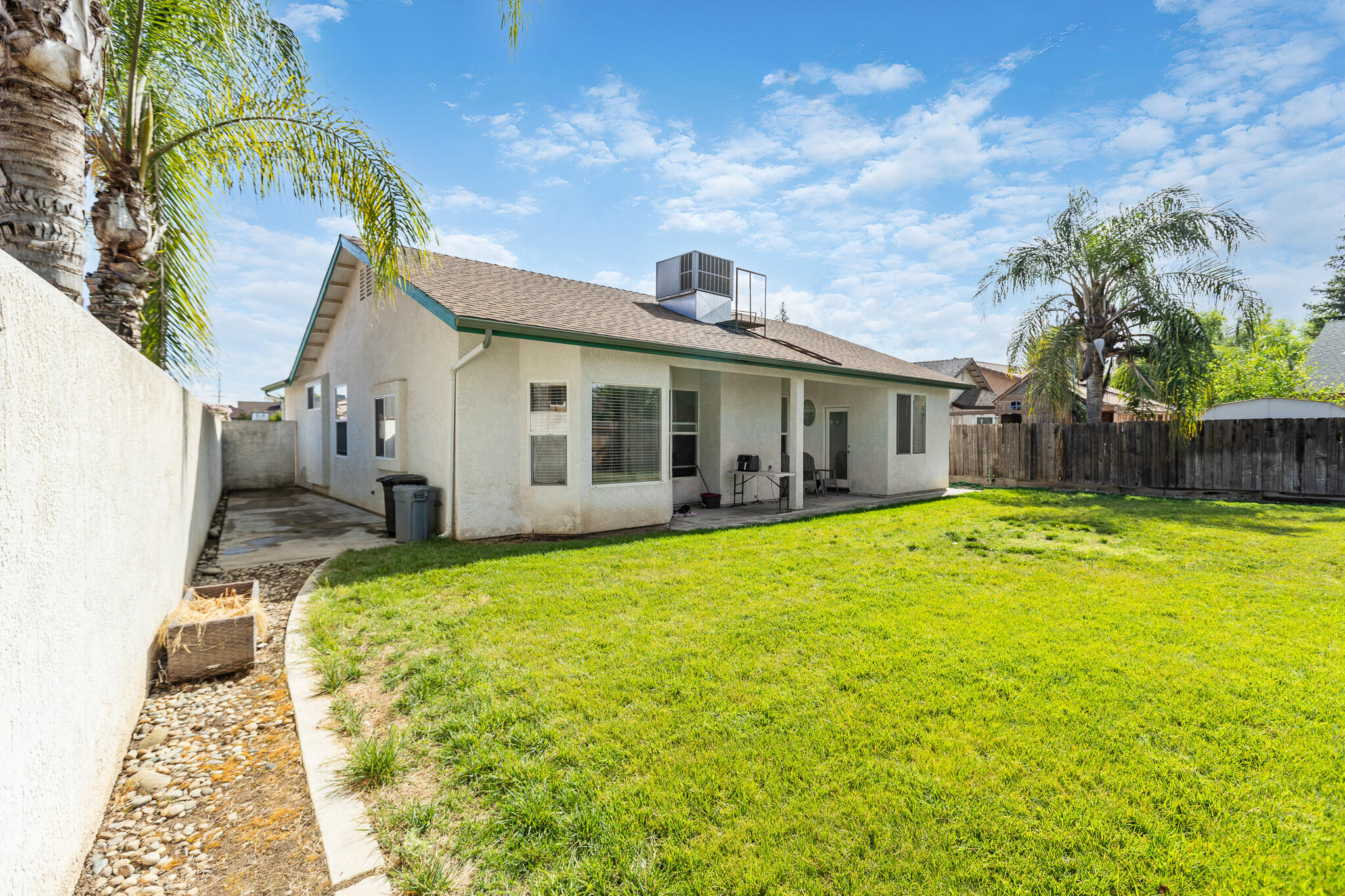 722 W Marilyn Ct, Farmersville, CA 93223