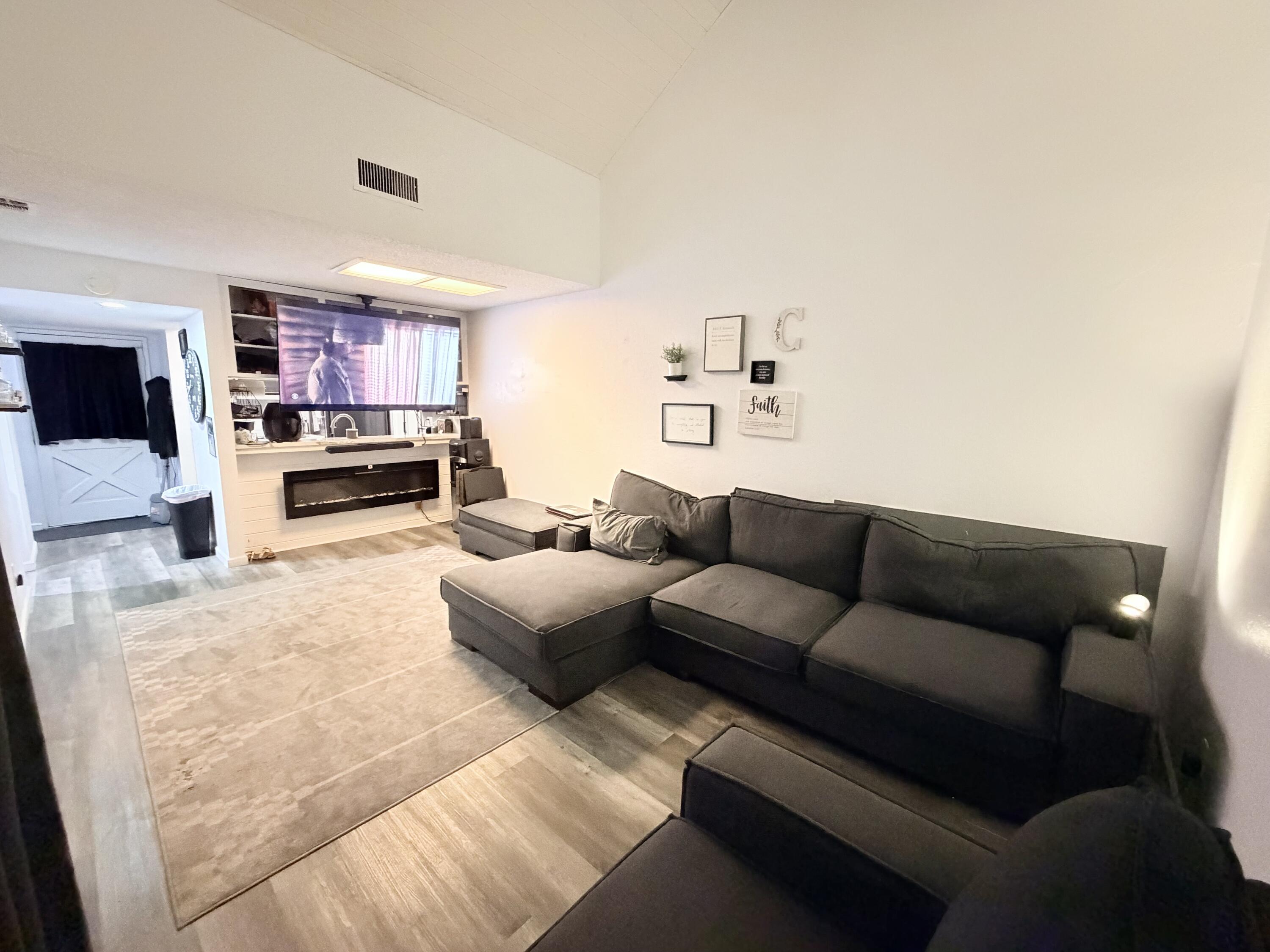 1112 W Bel Aire, Porterville, CA 93257