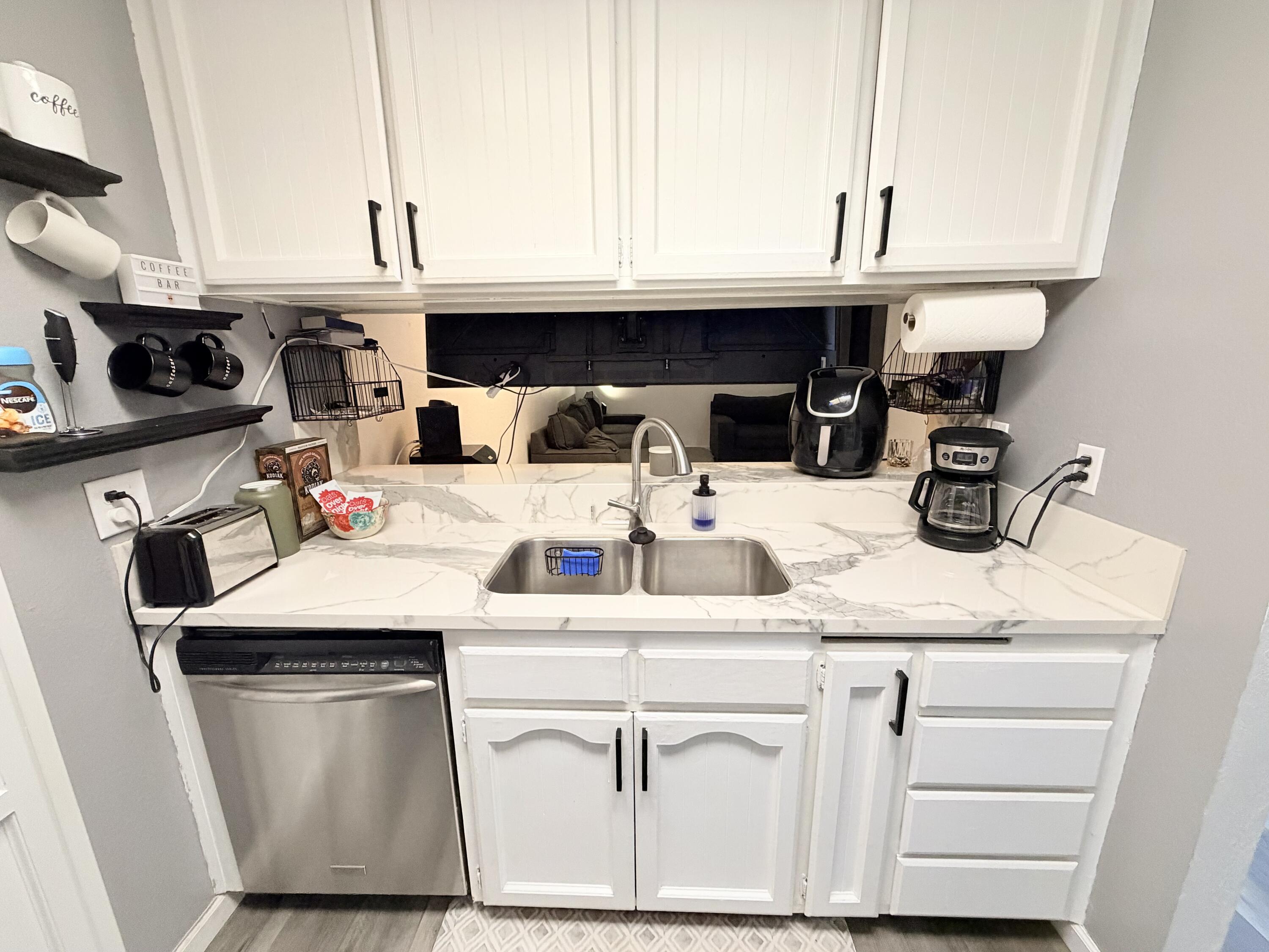 1112 W Bel Aire, Porterville, CA 93257