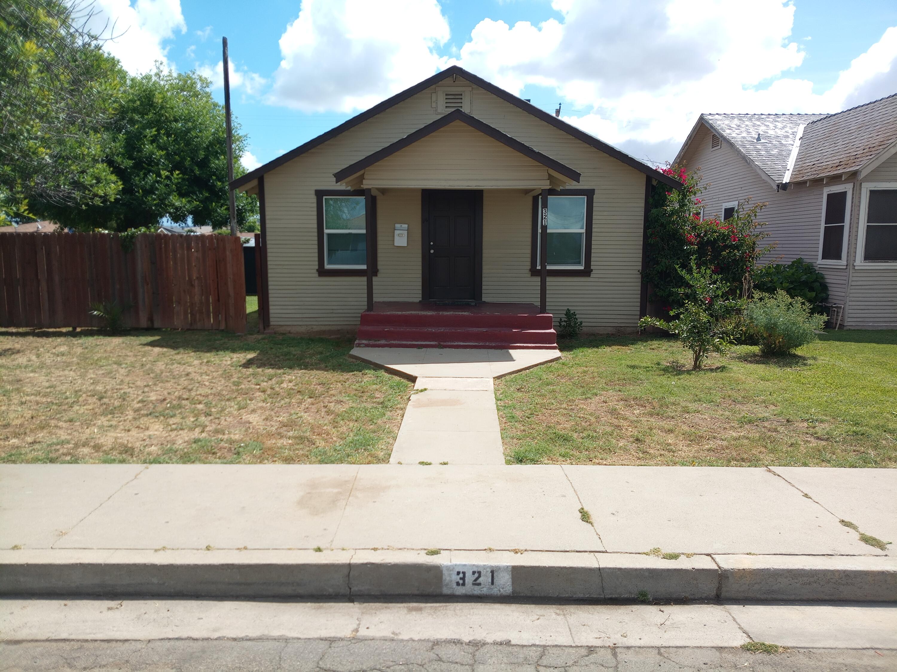321 N Orange Ave, Exeter, CA 93221