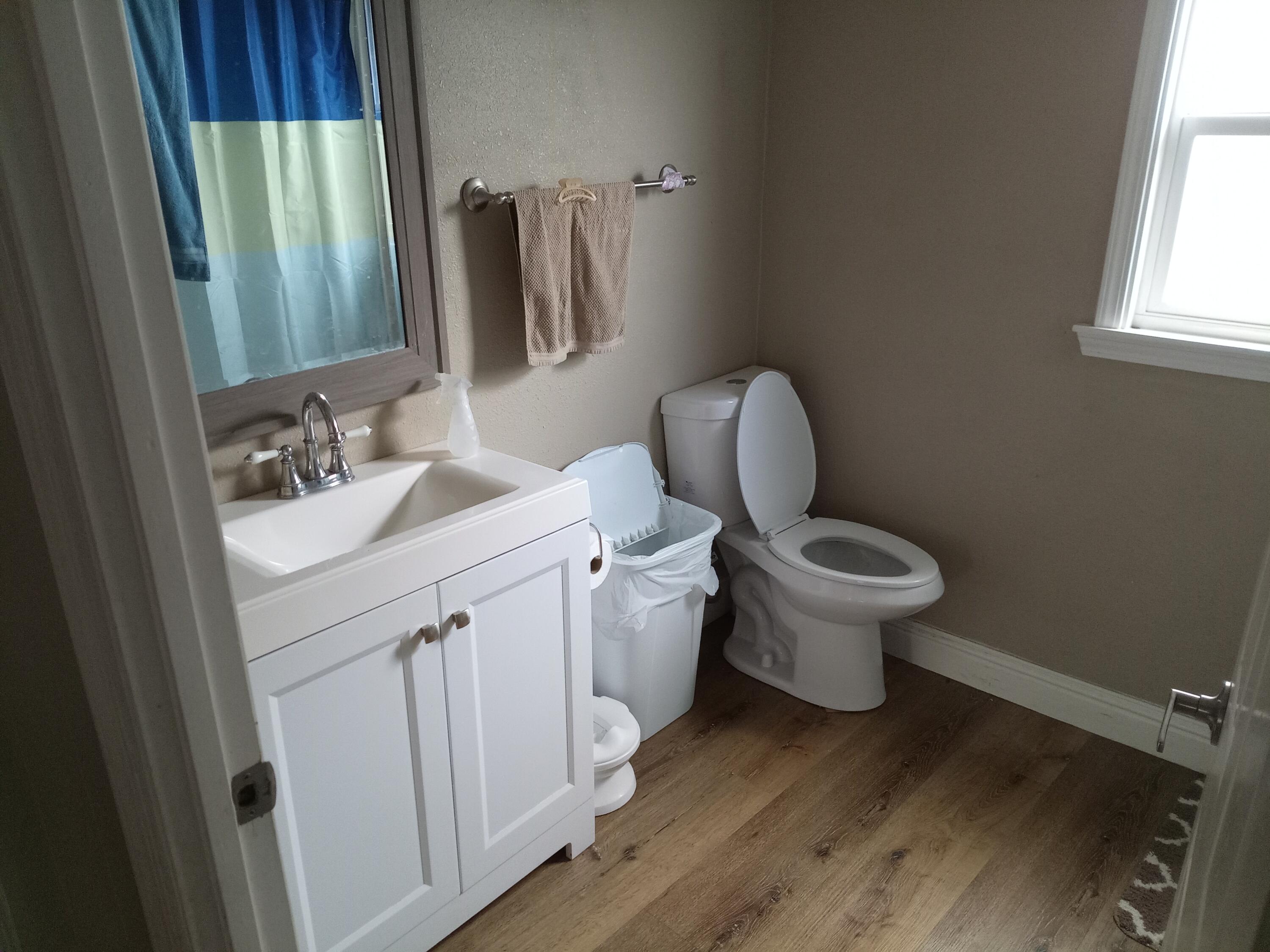 321 N Orange Ave, Exeter, CA 93221