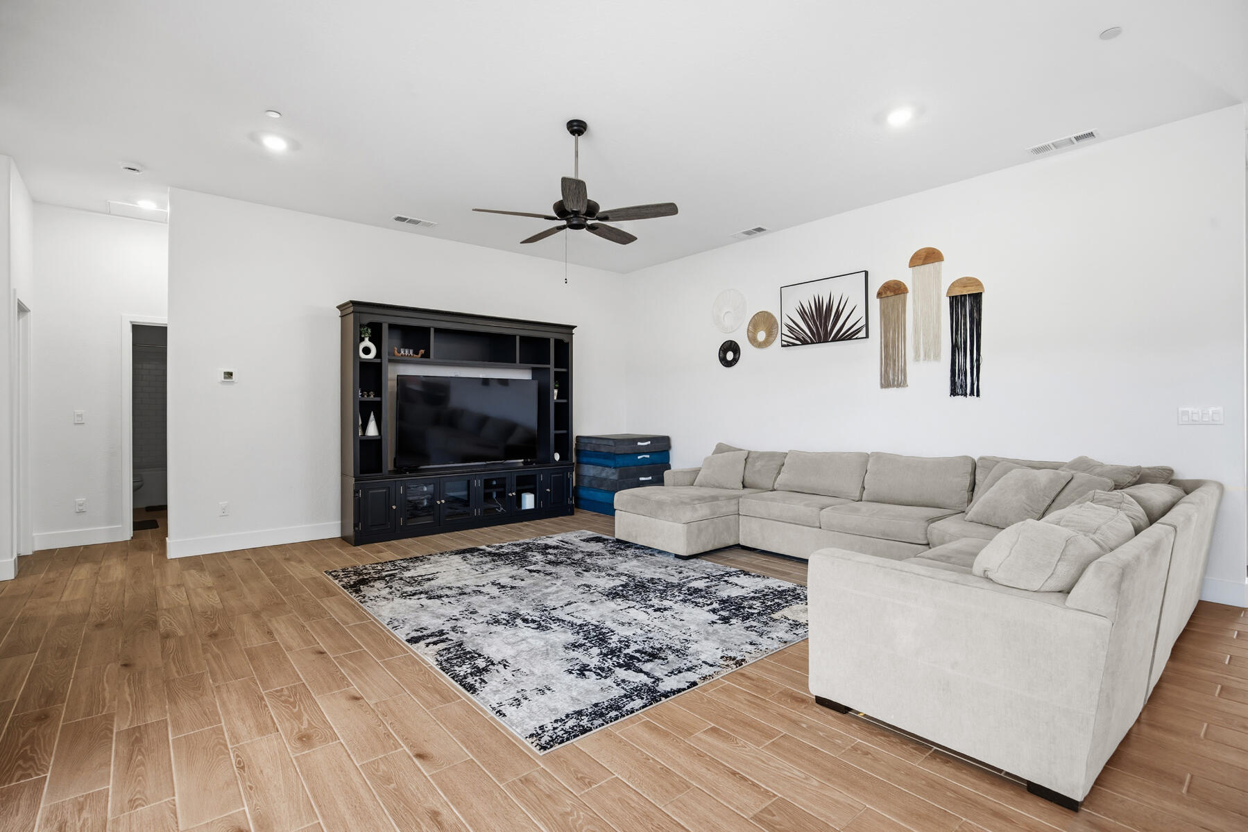 412 E Newton Ave, Visalia, CA 93291