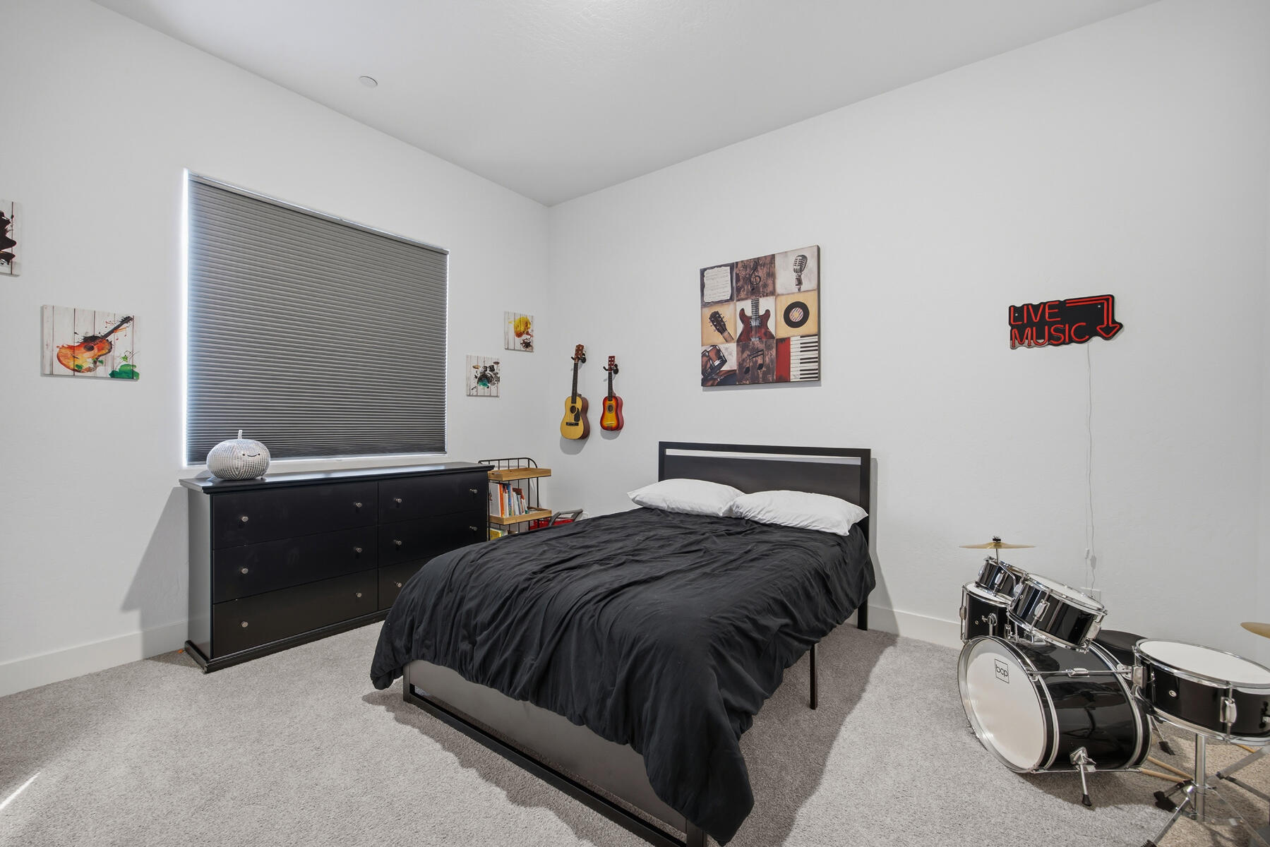 412 E Newton Ave, Visalia, CA 93291