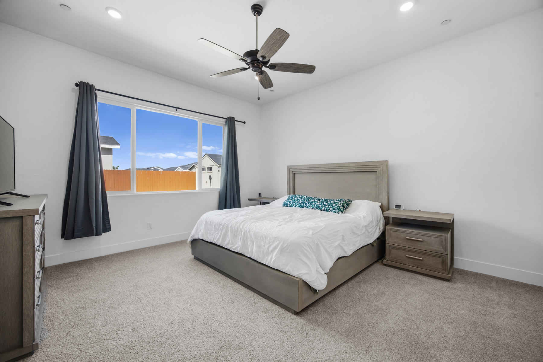 412 E Newton Ave, Visalia, CA 93291