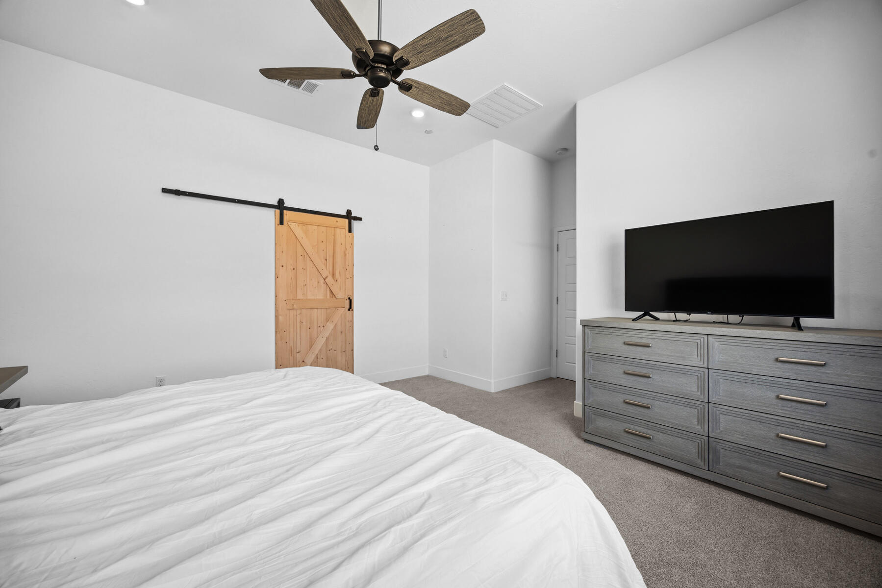 412 E Newton Ave, Visalia, CA 93291