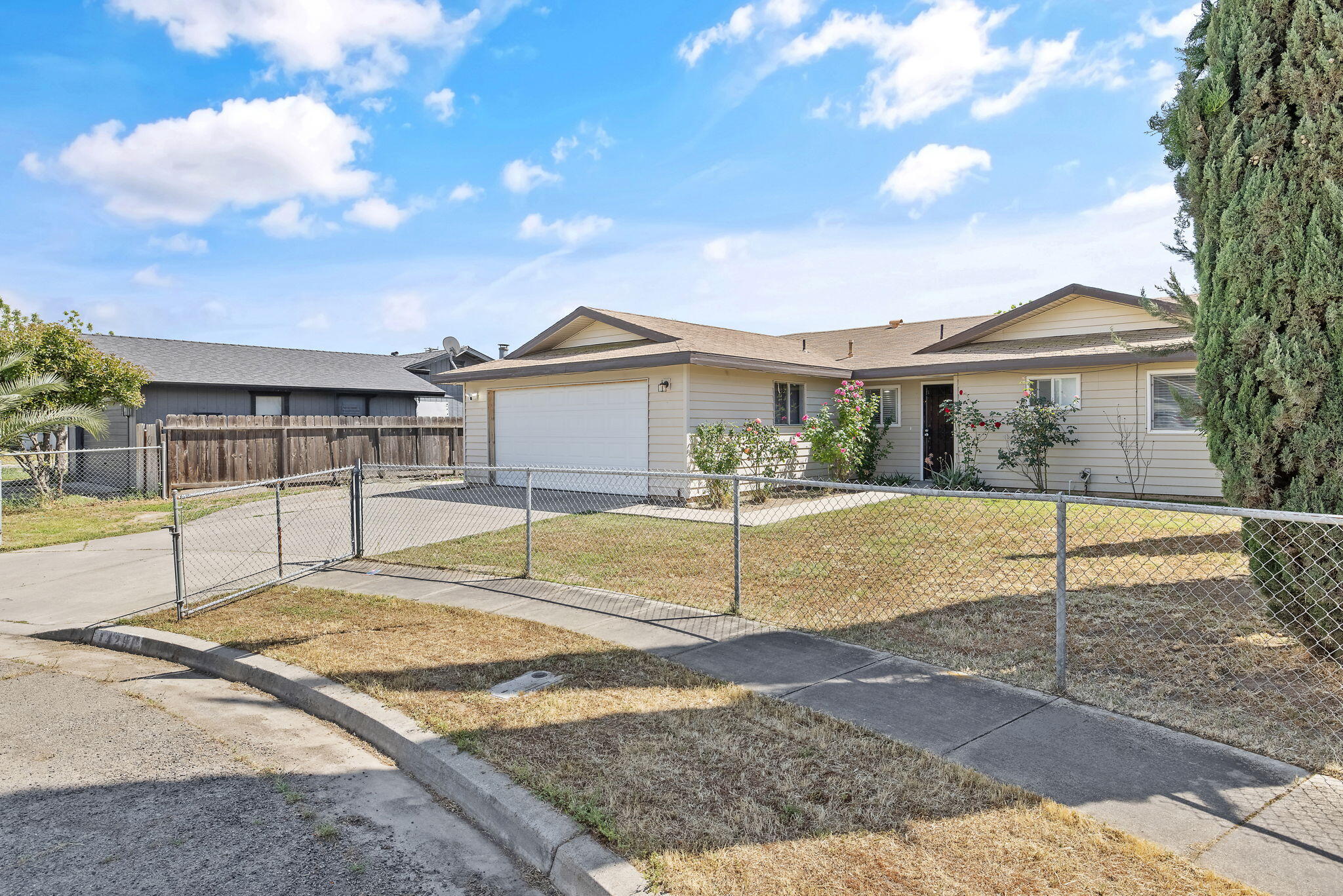 14291 Rosemary Cir, Armona, CA 93202