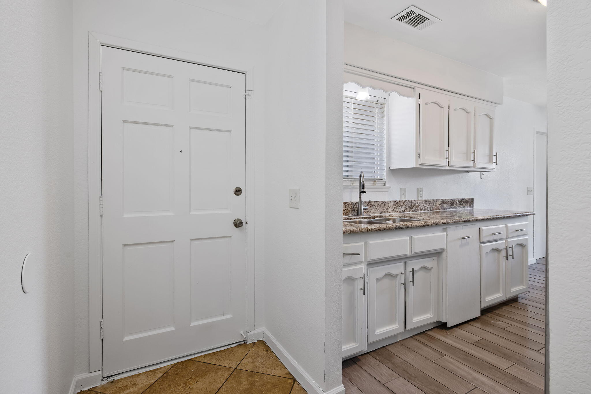 14291 Rosemary Cir, Armona, CA 93202