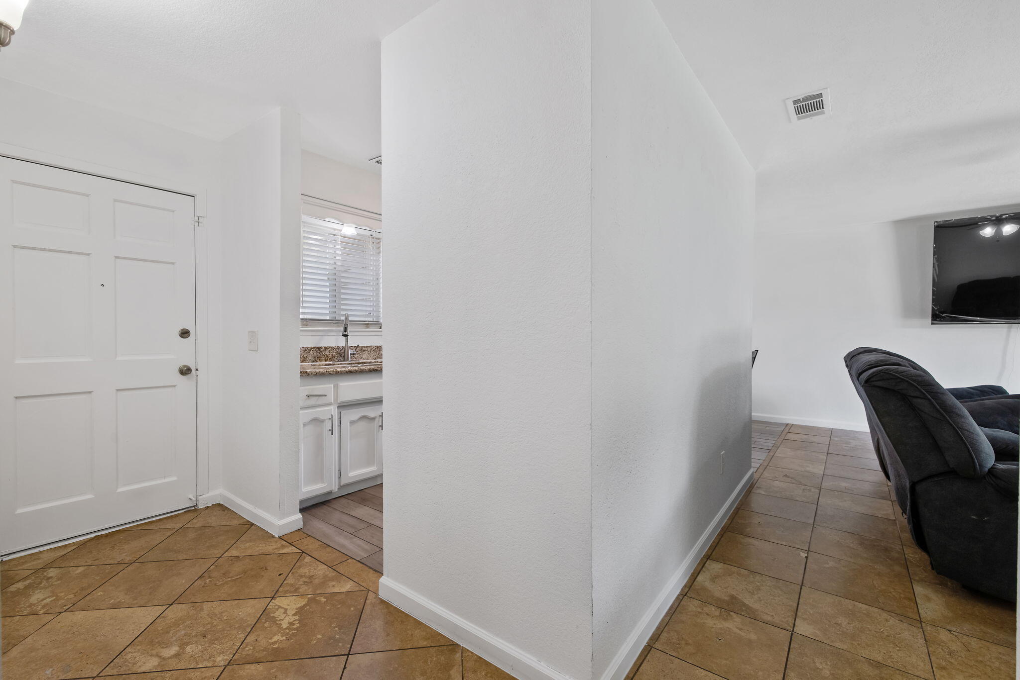 14291 Rosemary Cir, Armona, CA 93202