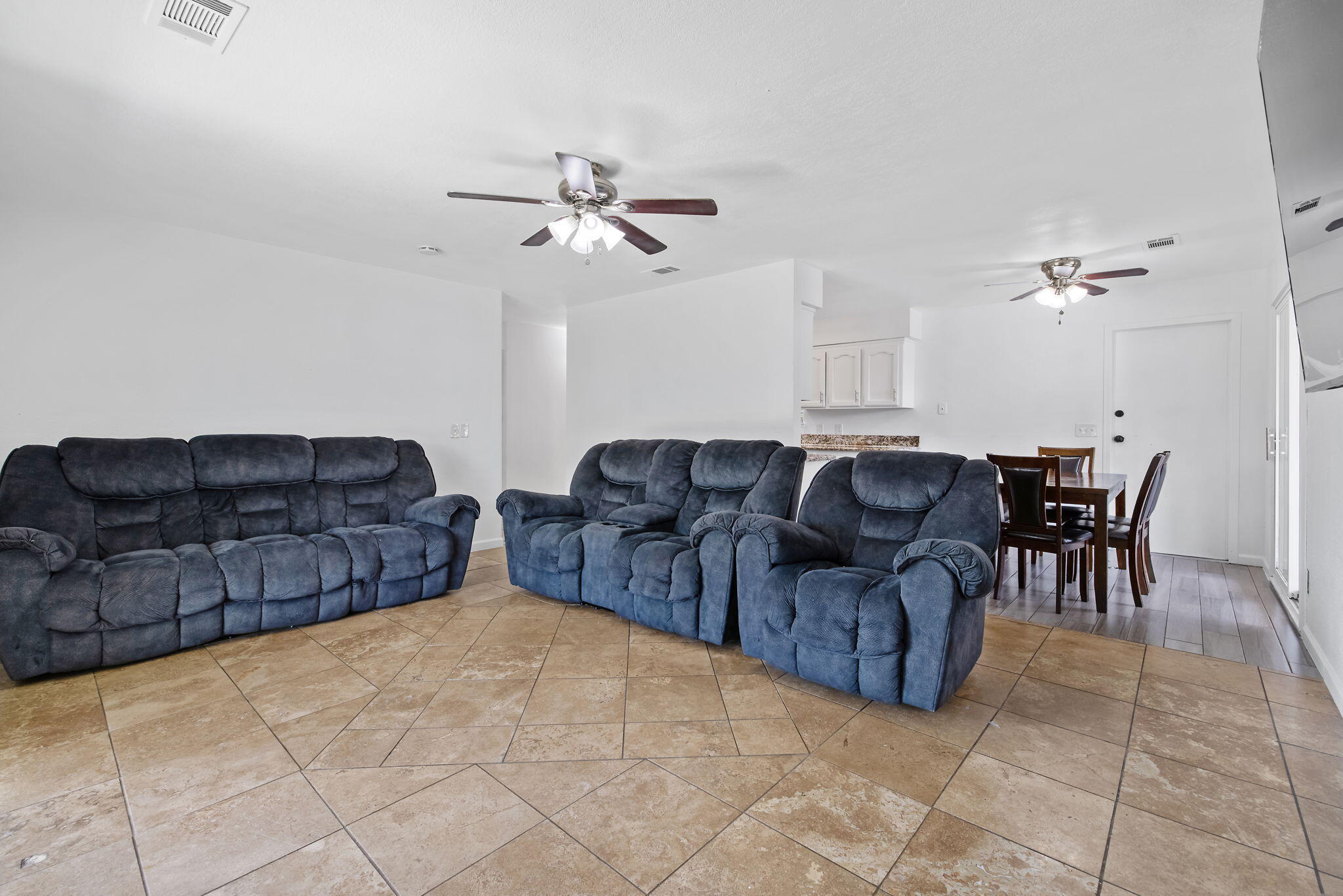 14291 Rosemary Cir, Armona, CA 93202