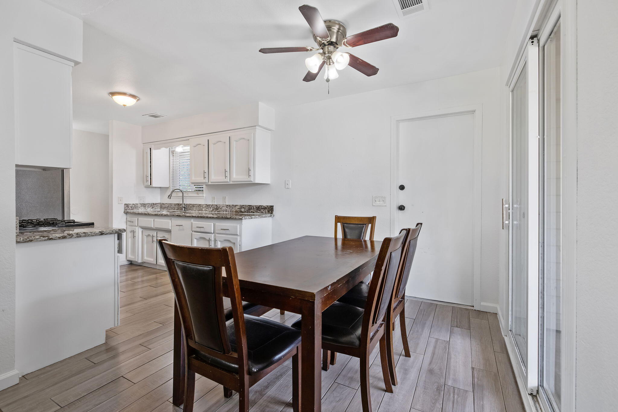 14291 Rosemary Cir, Armona, CA 93202