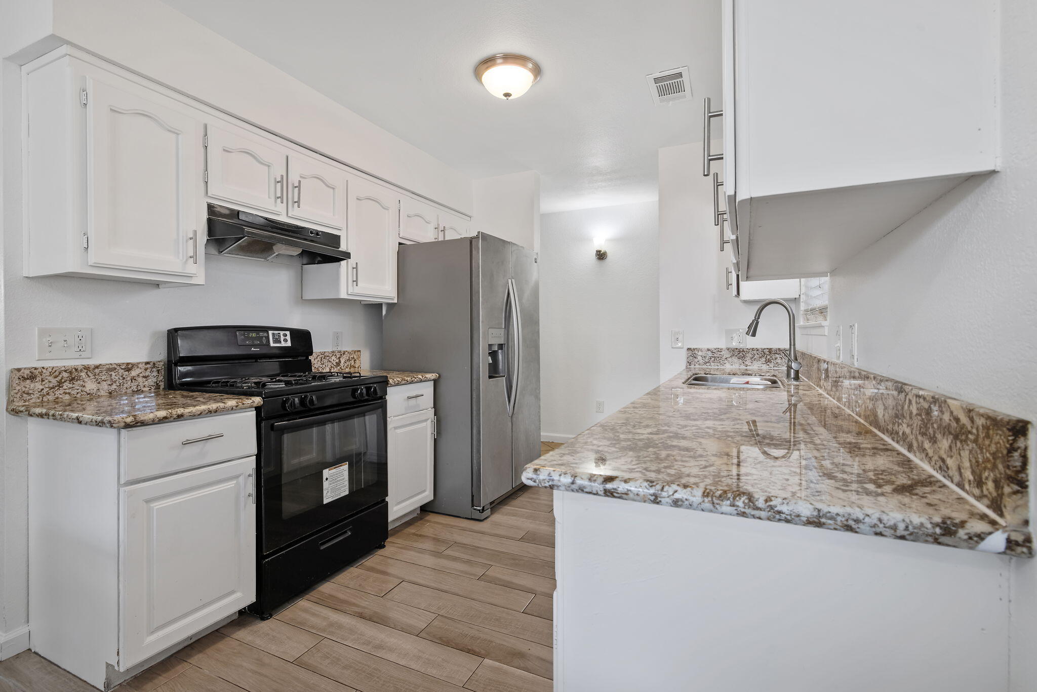 14291 Rosemary Cir, Armona, CA 93202