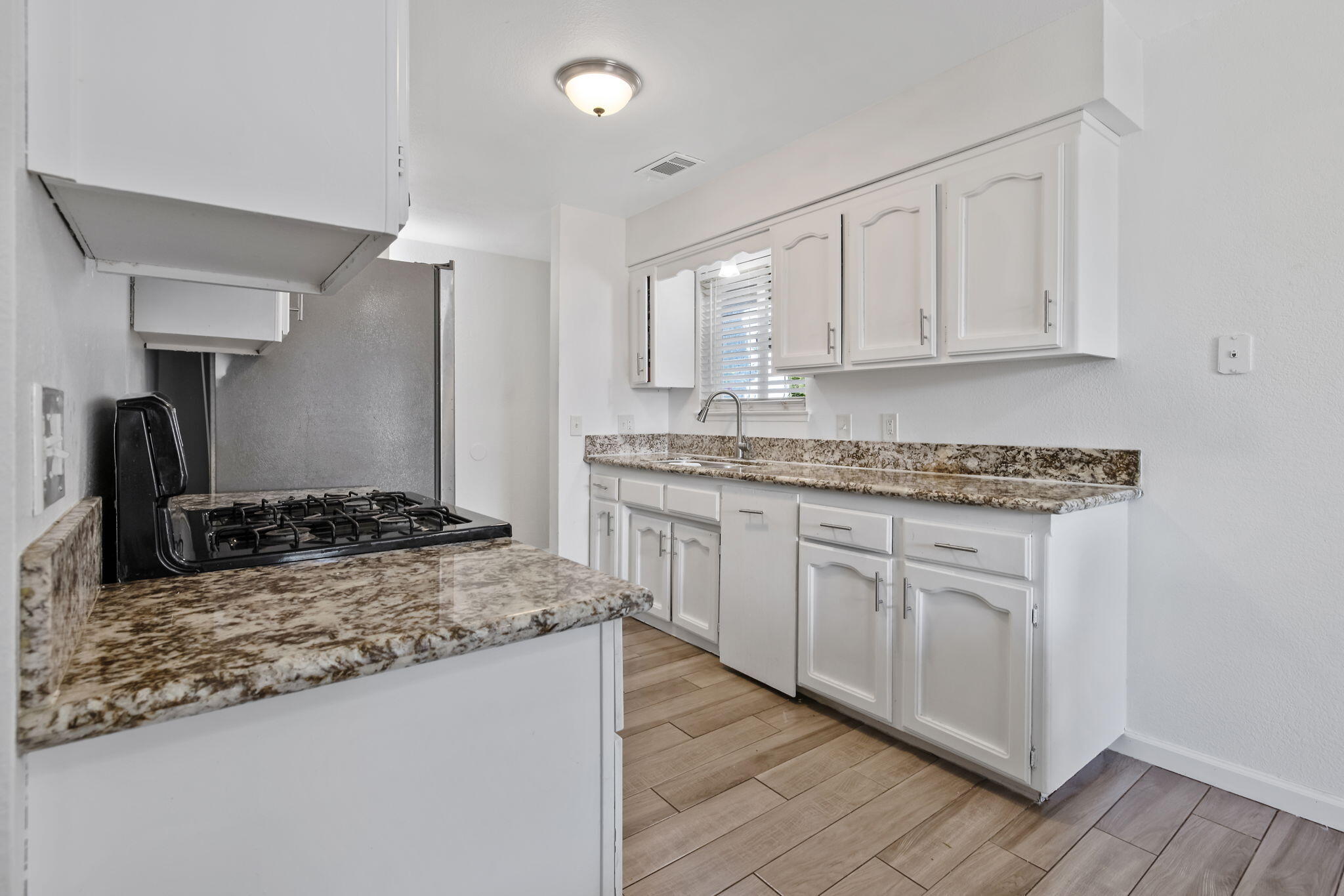 14291 Rosemary Cir, Armona, CA 93202