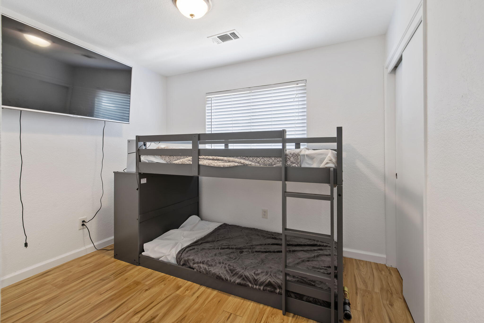 14291 Rosemary Cir, Armona, CA 93202